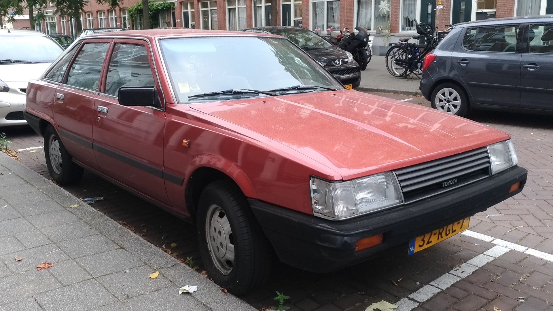 1983 Toyota Camry DX (1.8 90 hp) at Rotterdam. Never seen this Camry before.
