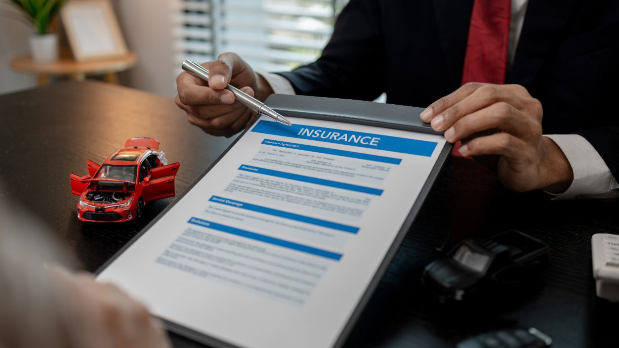 Shutterstock-2585641485, a lawyer is explaining the details of a car insurance policy to the car owner before she signs it, a lawyer explains to his client what will happen if she doesn't get car insurance