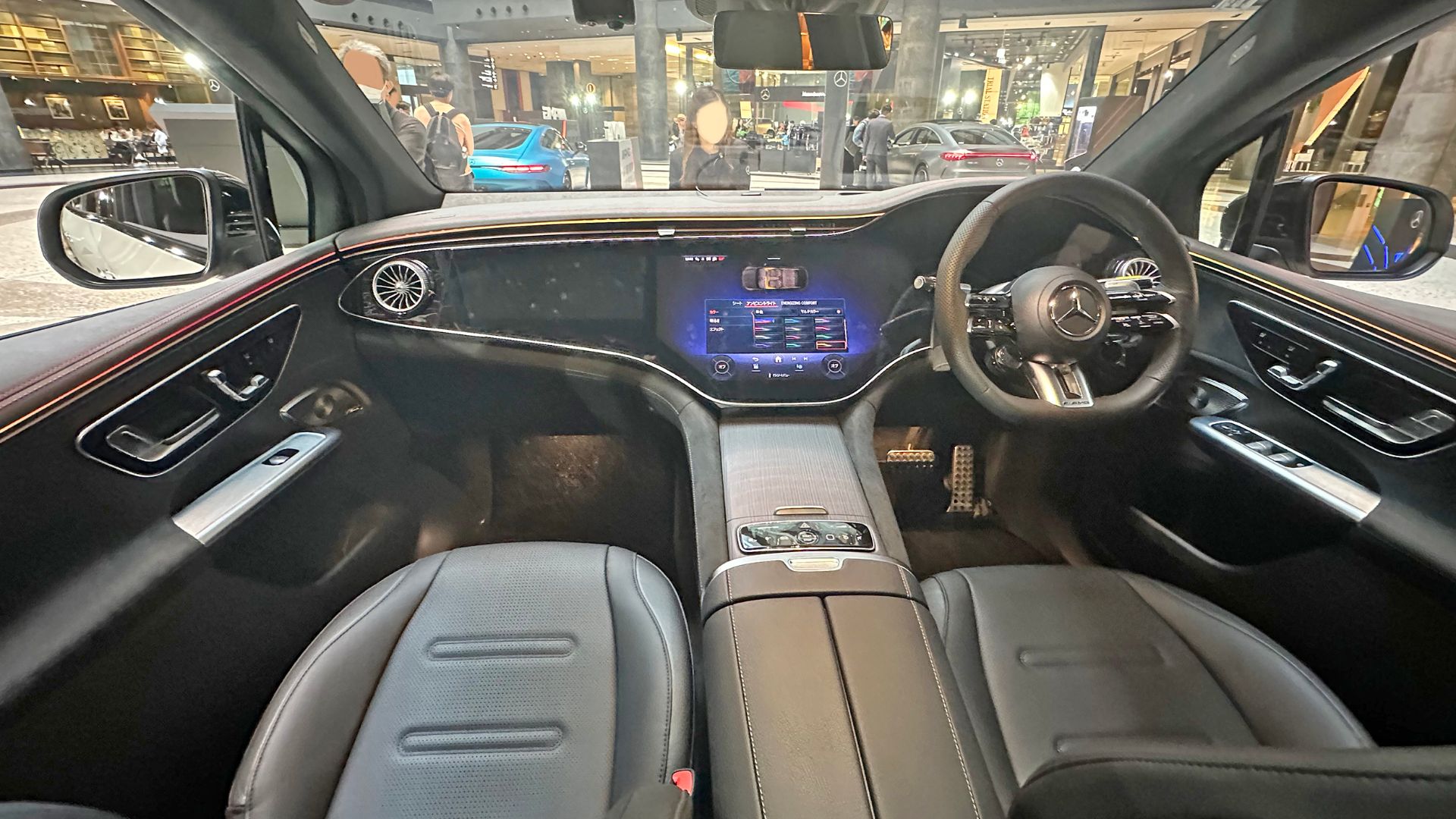 X294系メルセデスAMG・EQE 53 4MATIC+ SUVのインテリアを撮影。