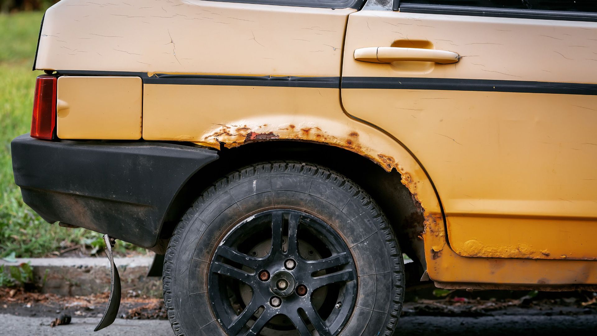 Close-up of a rusty old car in Izhevsk, Udmurt Republic, emphasizing decay.