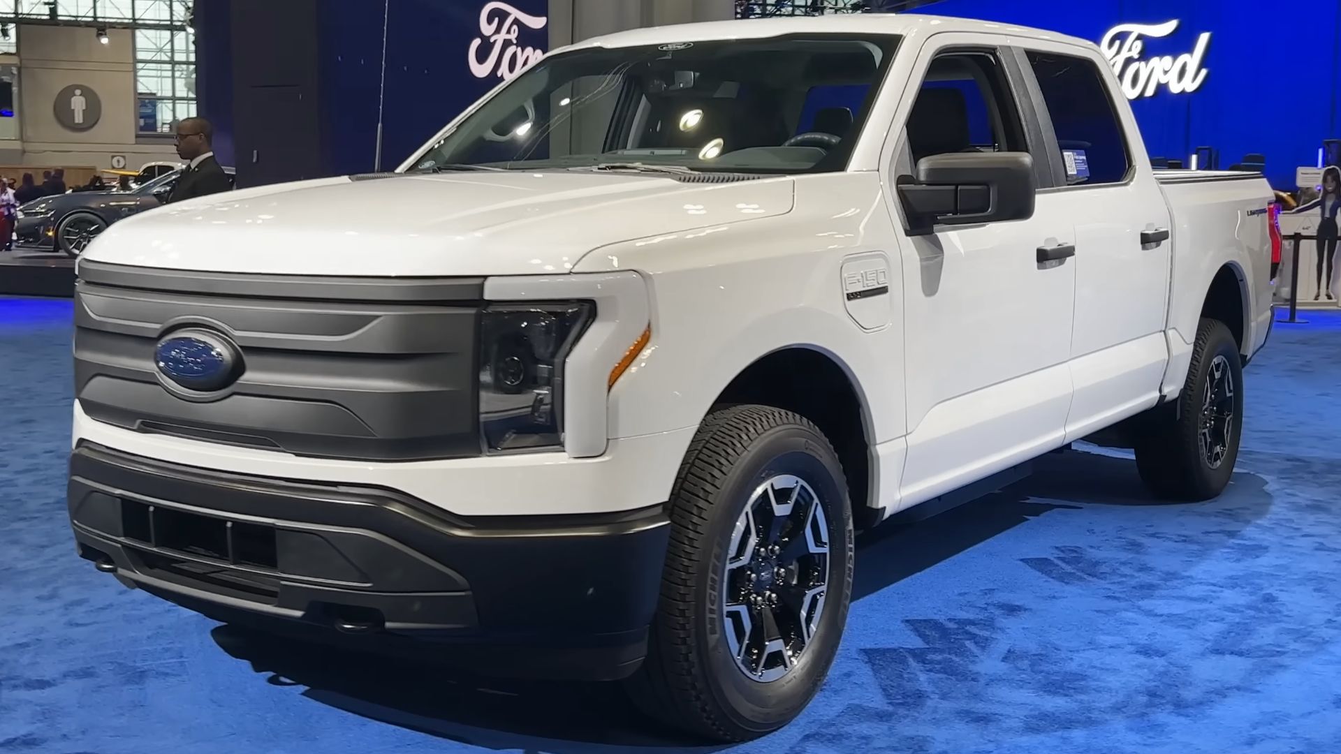 2023 Ford F-150 Lightning Pro (United States) front view