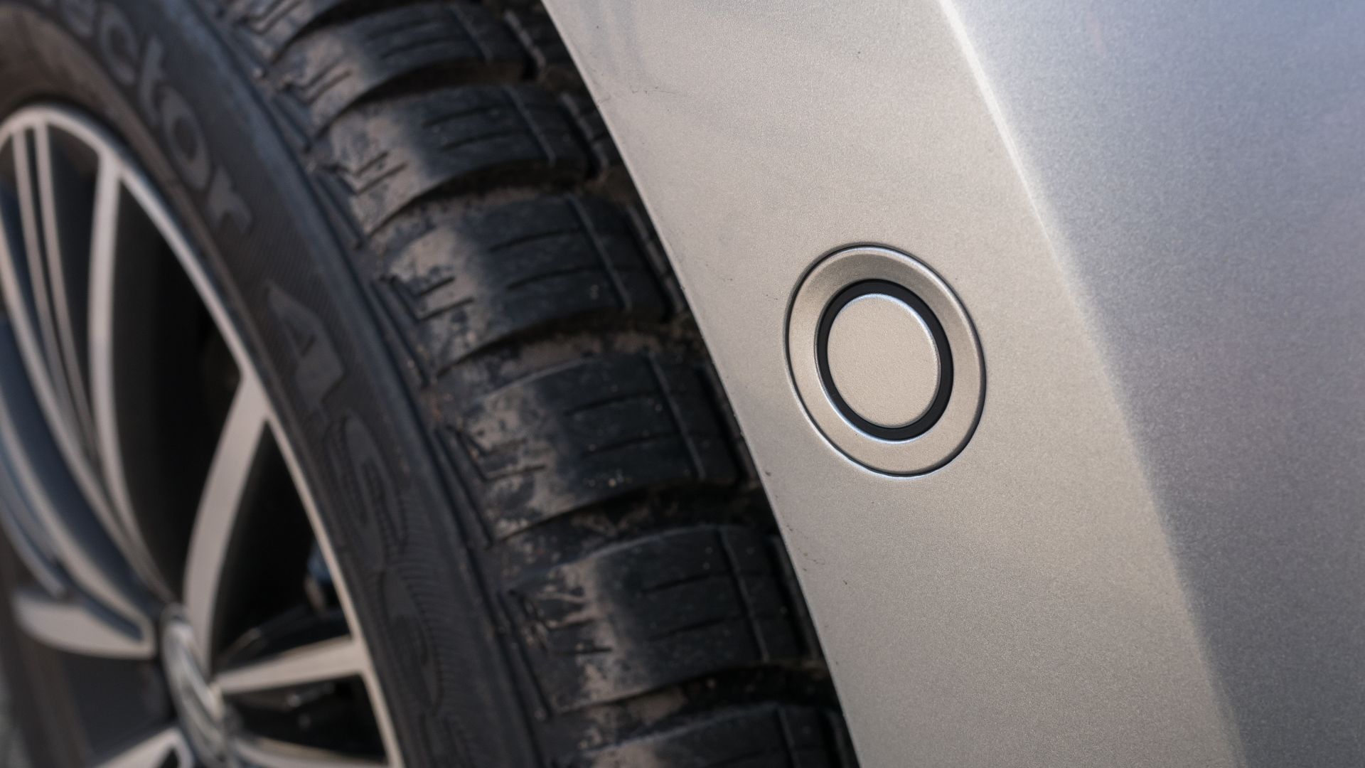 Side parking sensor on a VW Golf VII