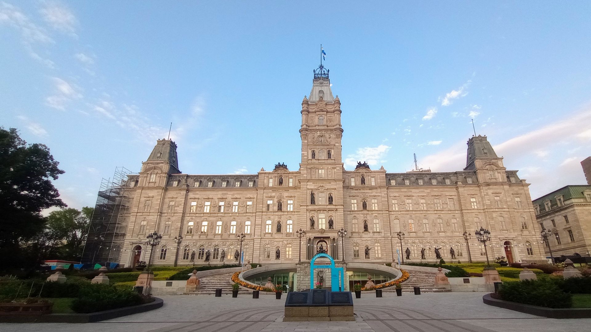 Parliament of Quebec building in the early morning