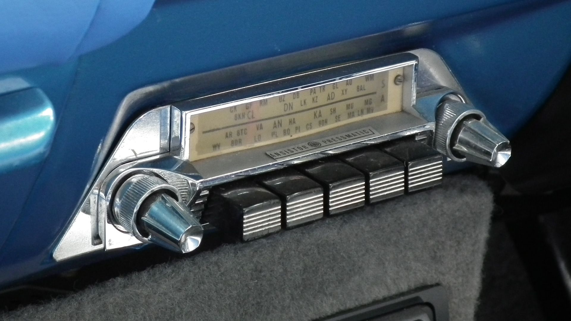 1962 Chrysler SV1 Valiant sedan AWA Pressmatic transistor radio. Taken at the 2011 New South Wales All Chrysler Day, held at Fairfield Showground, Prairiewood, Sydney.