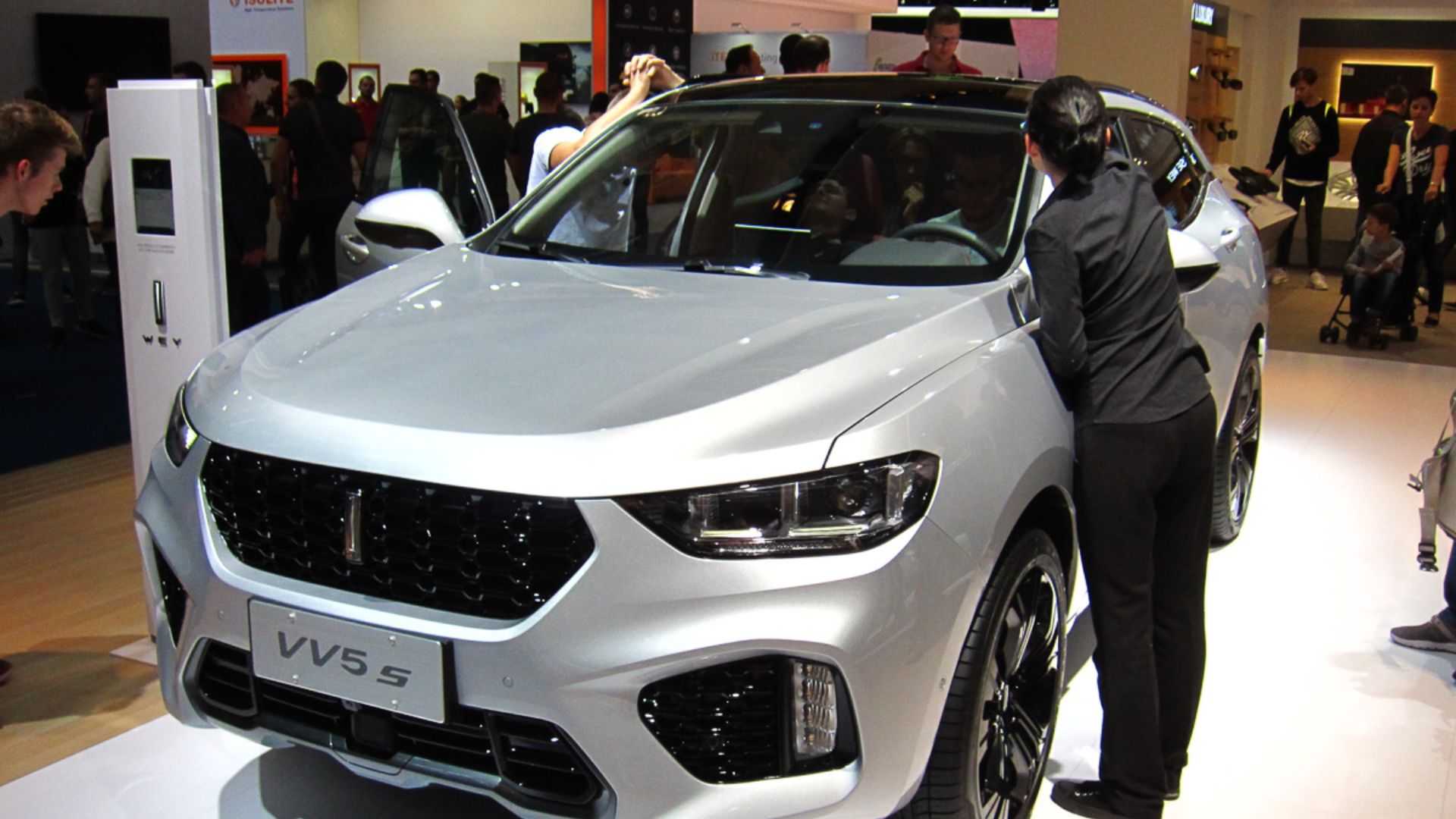 IAA Frankfurt 2017
Chinese name: WEY VV5
Year of launch: 2016
Great Wall was established in 1984 and is China's largest maker of SUVs and pick-ups, selling over a million SUVs each year in the local market, today mostly under the Haval-flag, the Great Wal