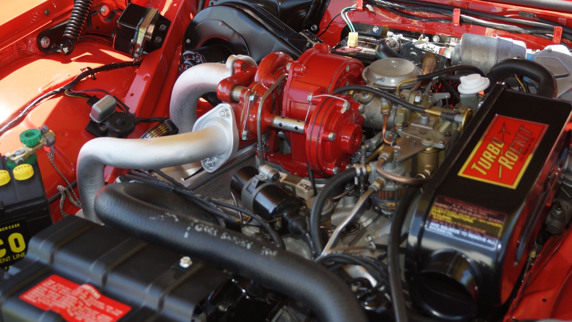 Oldsmobile Turbo-Rocket V8 in a 1962 Oldsmobile Jetfire, photographed at the 10,000 Lakes Concours d'Elegance 2016