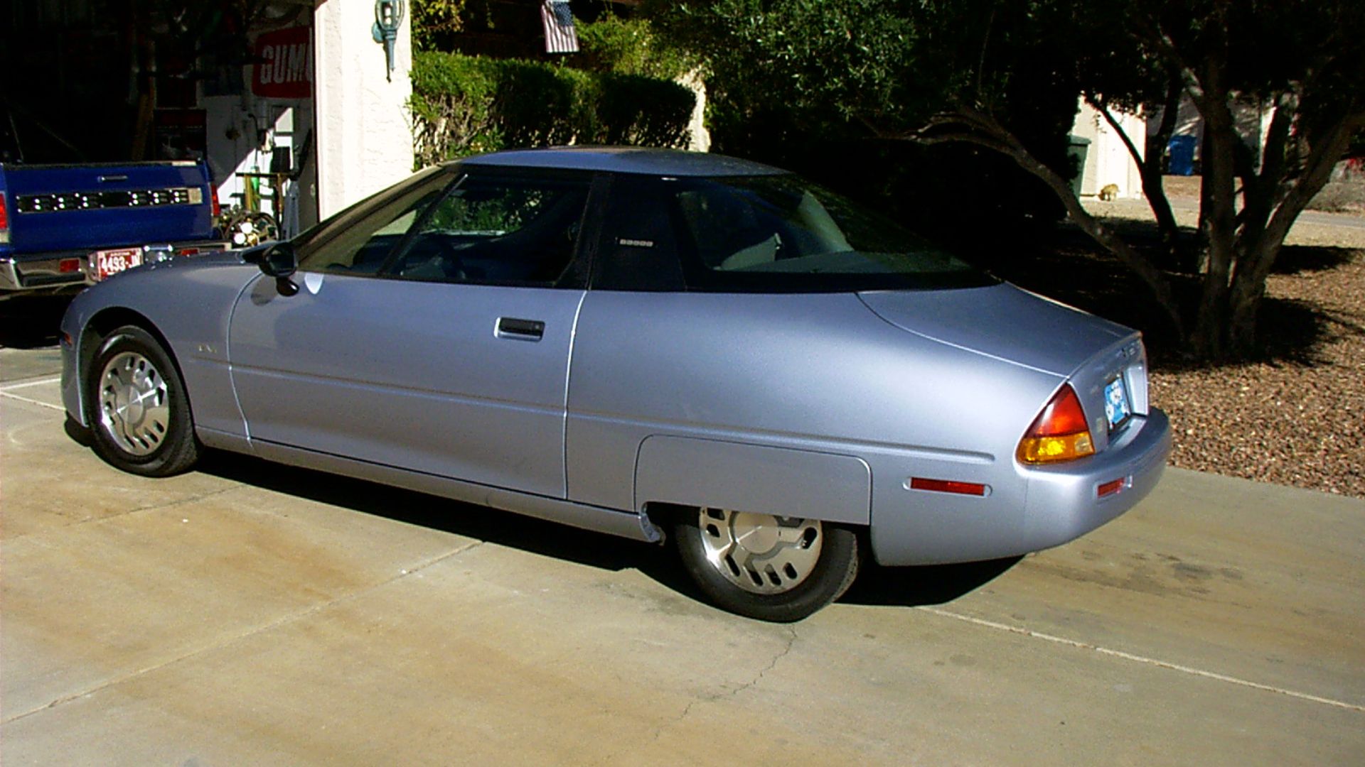 Lateral view GM EV1