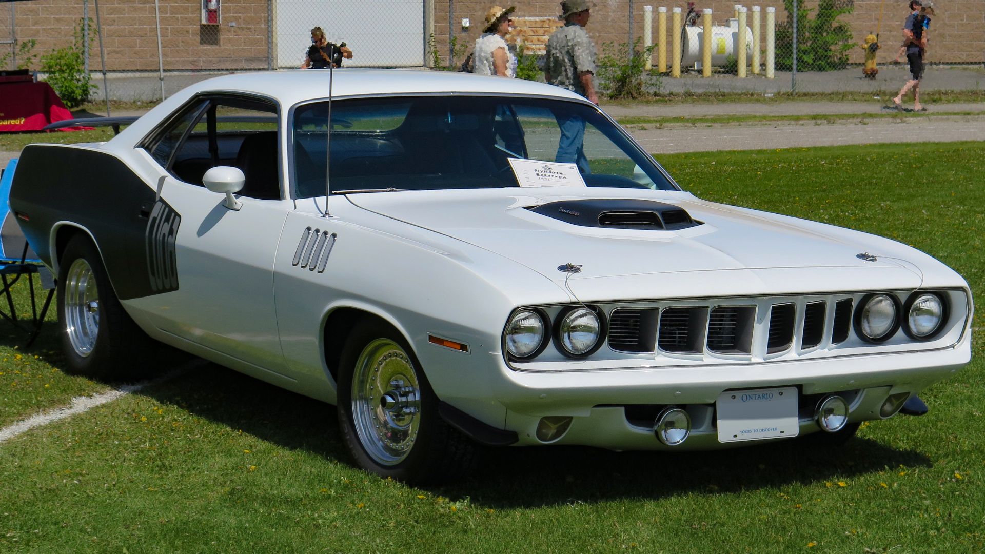 1971 Plymouth 'Cuda Coupe photographed in Espanola, Ontario, Canada, at the Knight Cruisers 20th Annual Cruise-In & Craft Show