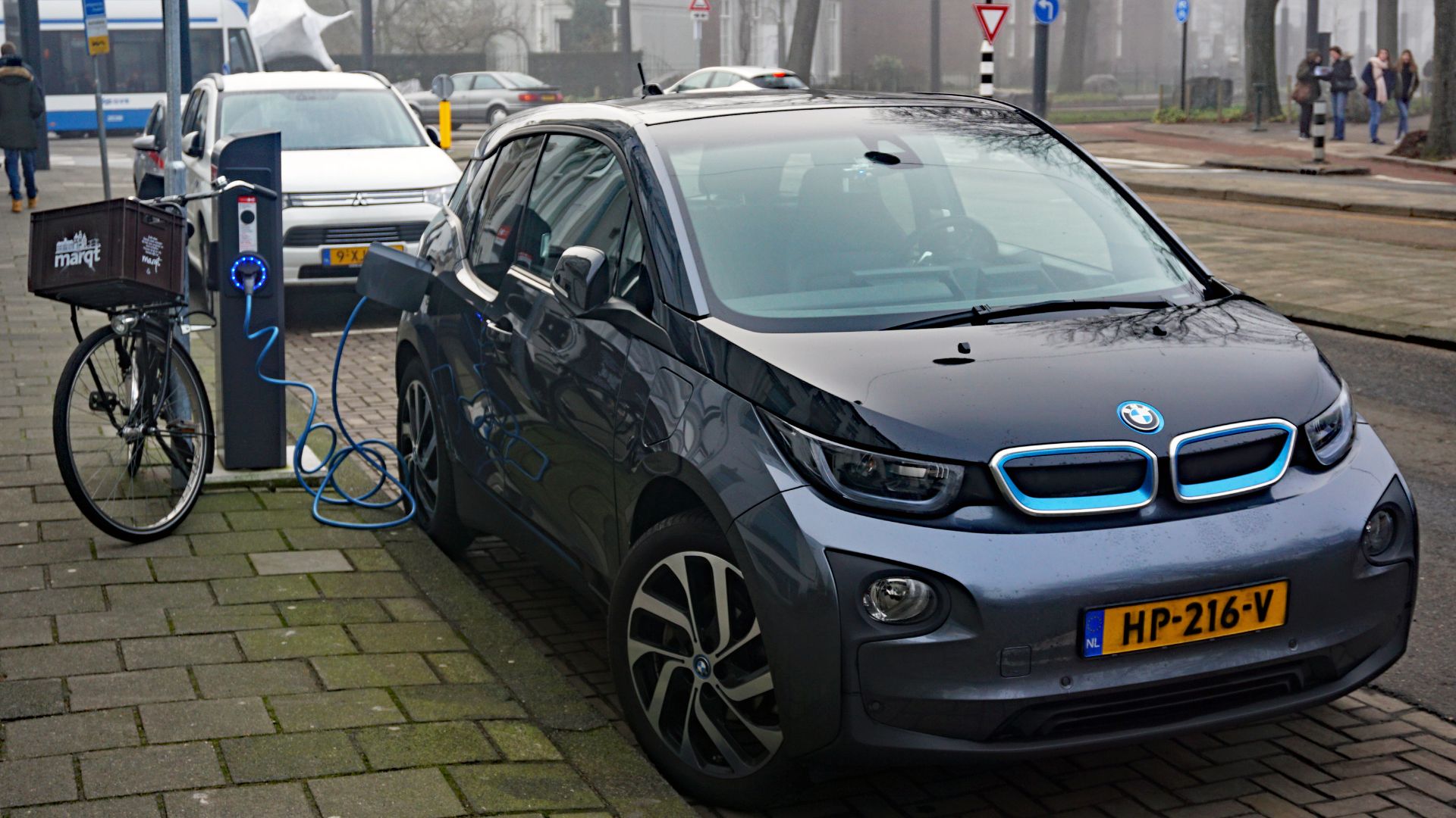 BMW i3 REx charging in Amsterdam.