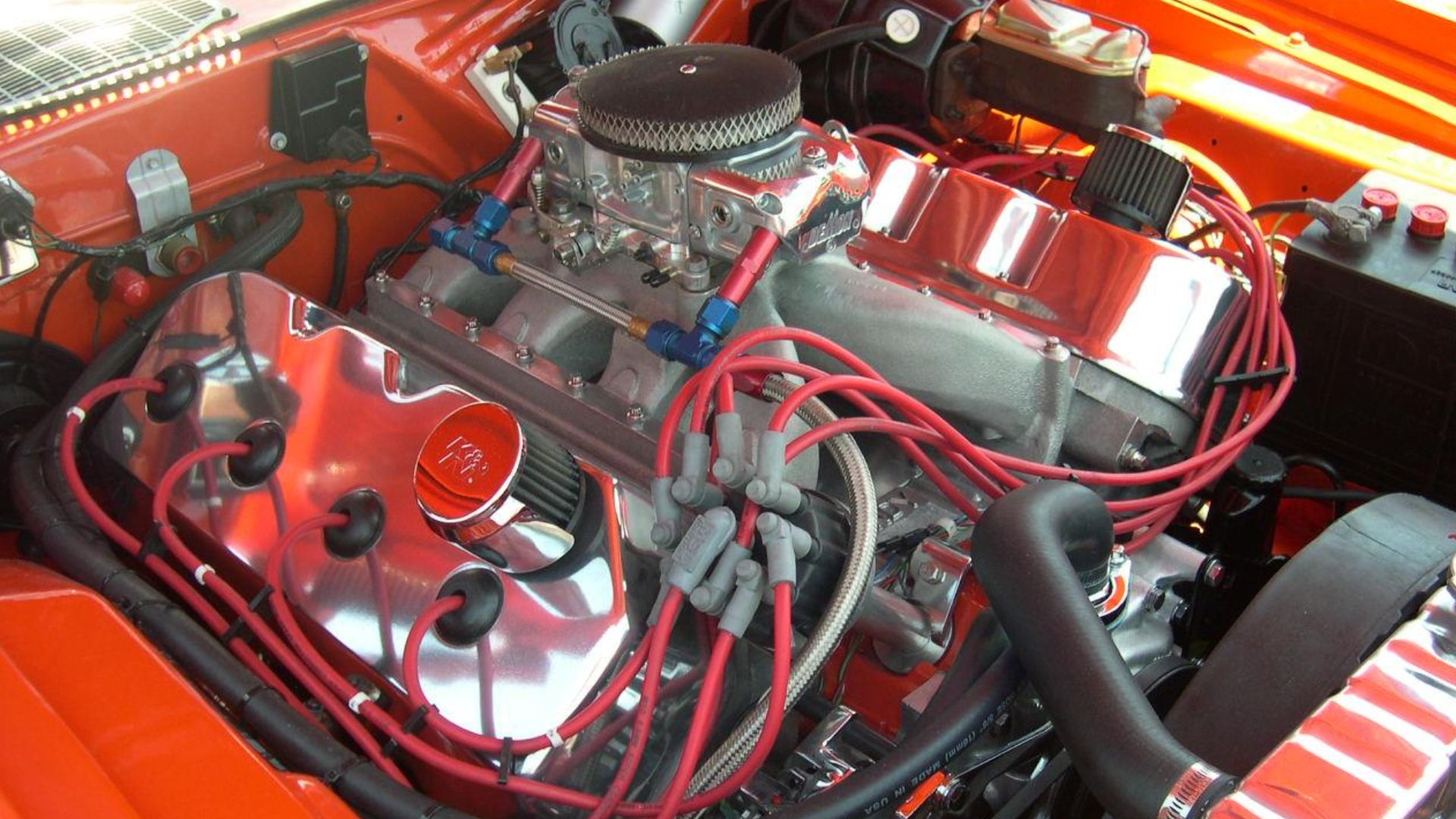 1971 Plymouth Hemi 'Cuda engine
Source: Photographed at the Bay State Antique Automobile Club's July 10, 2005 show at the Endicott Estate in Dedham, MA by User:Sfoskett