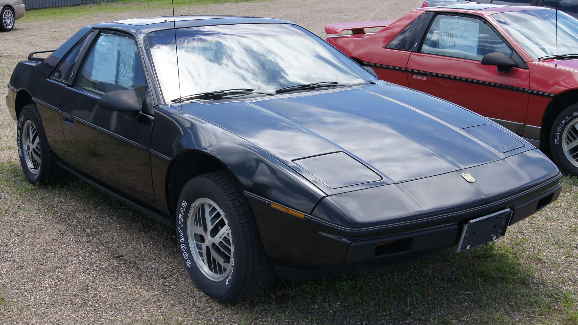Pontiac Fieros 84 2M4 & 86 GT