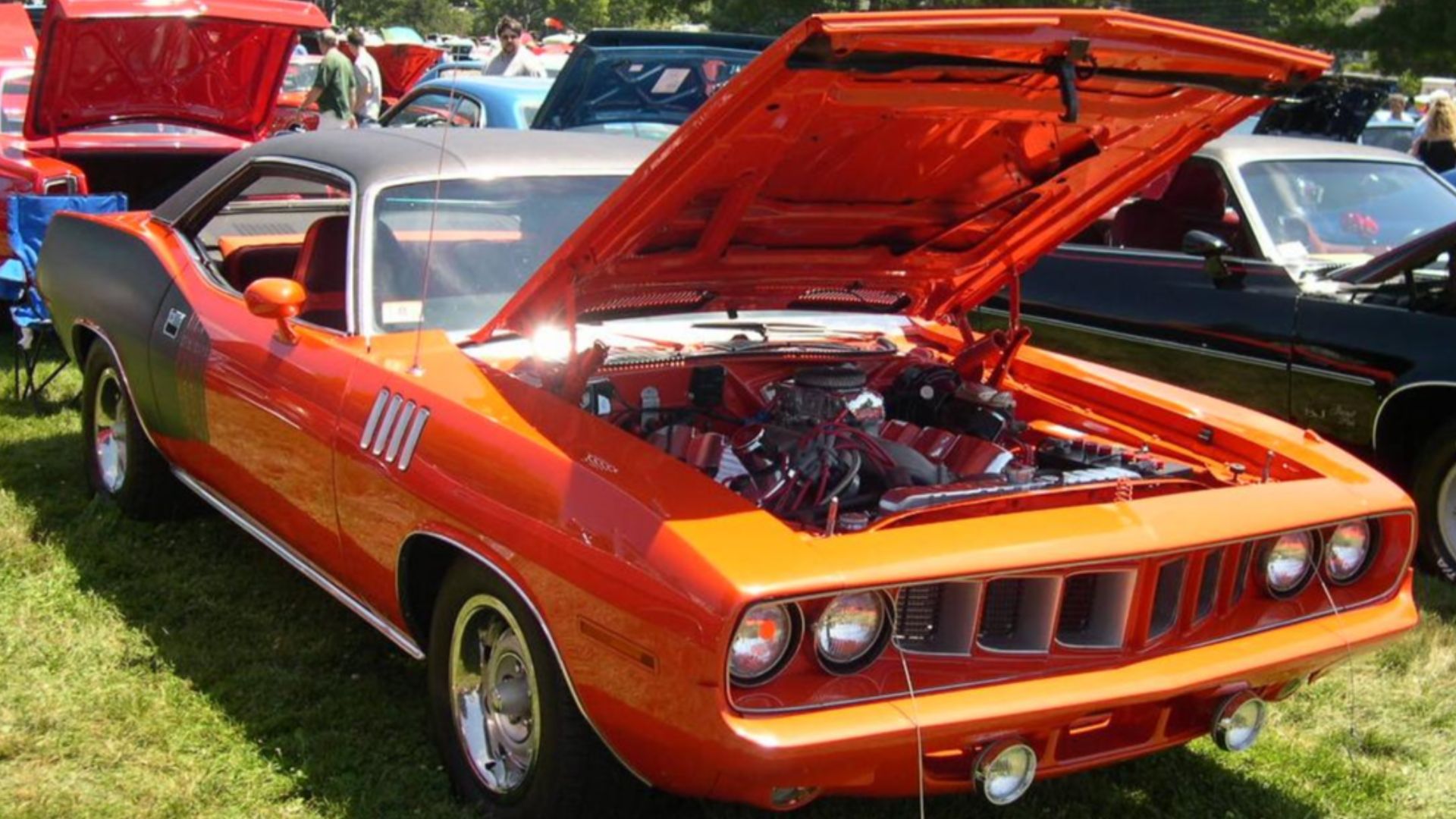 1971 Plymouth Hemi 'Cuda
Source: Photographed at the Bay State Antique Automobile Club's July 10, 2005 show at the Endicott Estate in Dedham, MA by User:Sfoskett