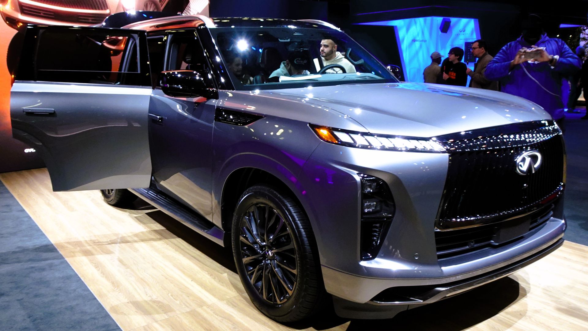 2025 Infiniti QX80 (United States) front view
Production: 2004 (as the QX56)
Generation: Third (2024 - )
Engine: 3,5 litre biturbo V6 (petrol)
Power: 457 PS
Gearbox: 9 speed automatic
Layout: front engine, all wheel drive