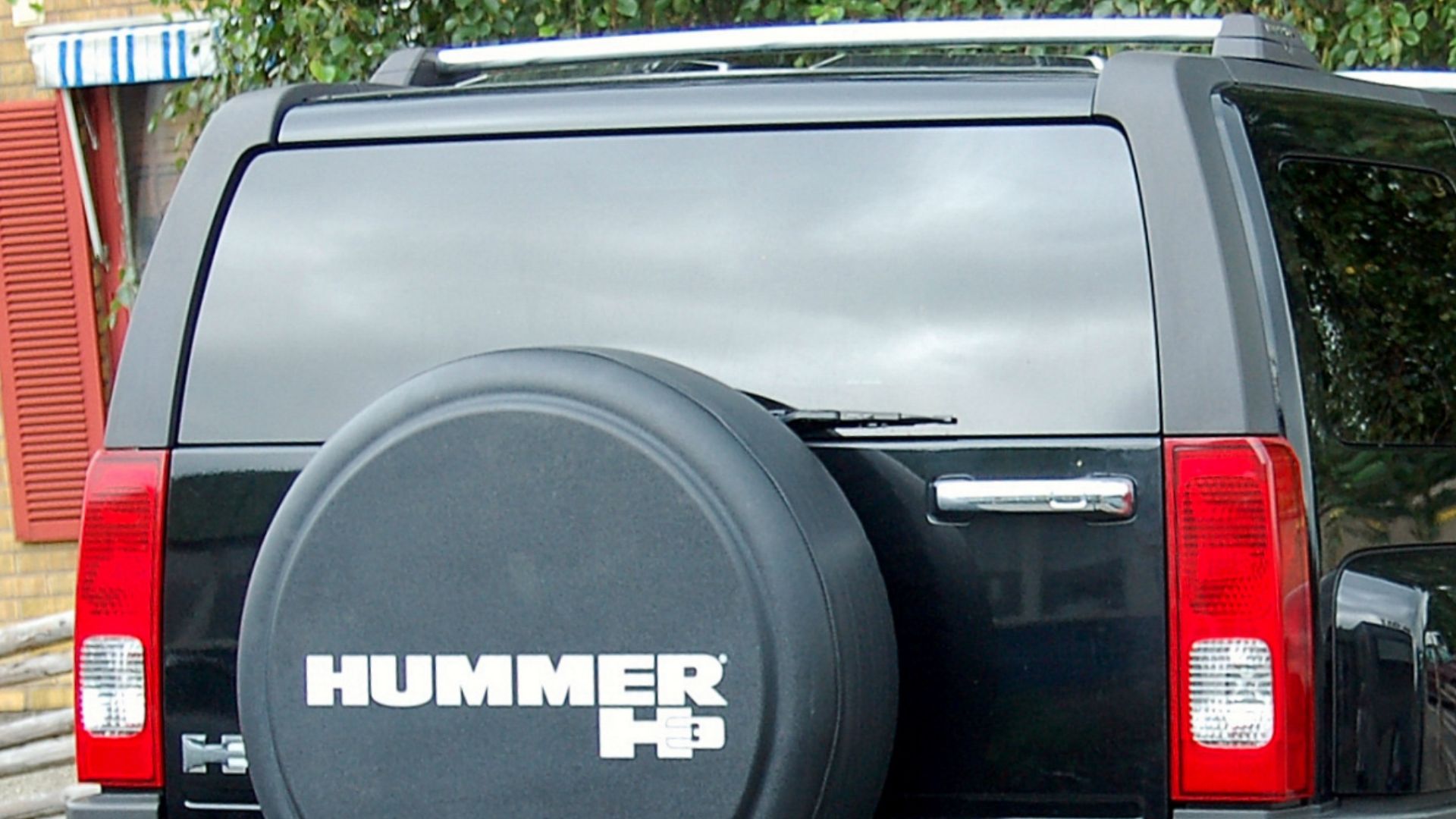 HUMMER H3
Färg: SVART
Fordonsår: 2006
Chassinummer: 5GTDN136368176276
Tekniska data
Kaross: Kombi
Växellåda: AUTOMAT
Tjänstevikt, kg: 2270
Totalvikt, kg: 2660
Max lastvikt, kg: 390
Längd, mm: 4900 Bredd, mm: 1940
Drivmedel 1: BENSIN
Motoreff
