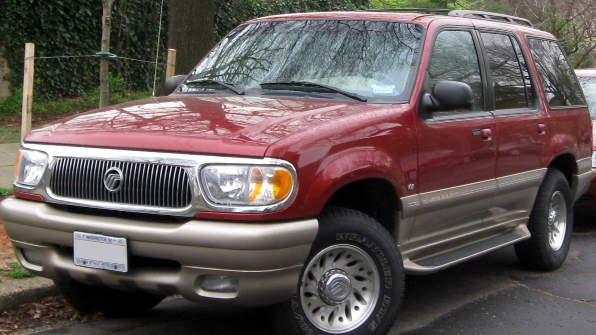 1998-2001 Mercury Mountaineer photographed in Washington, D.C., USA.