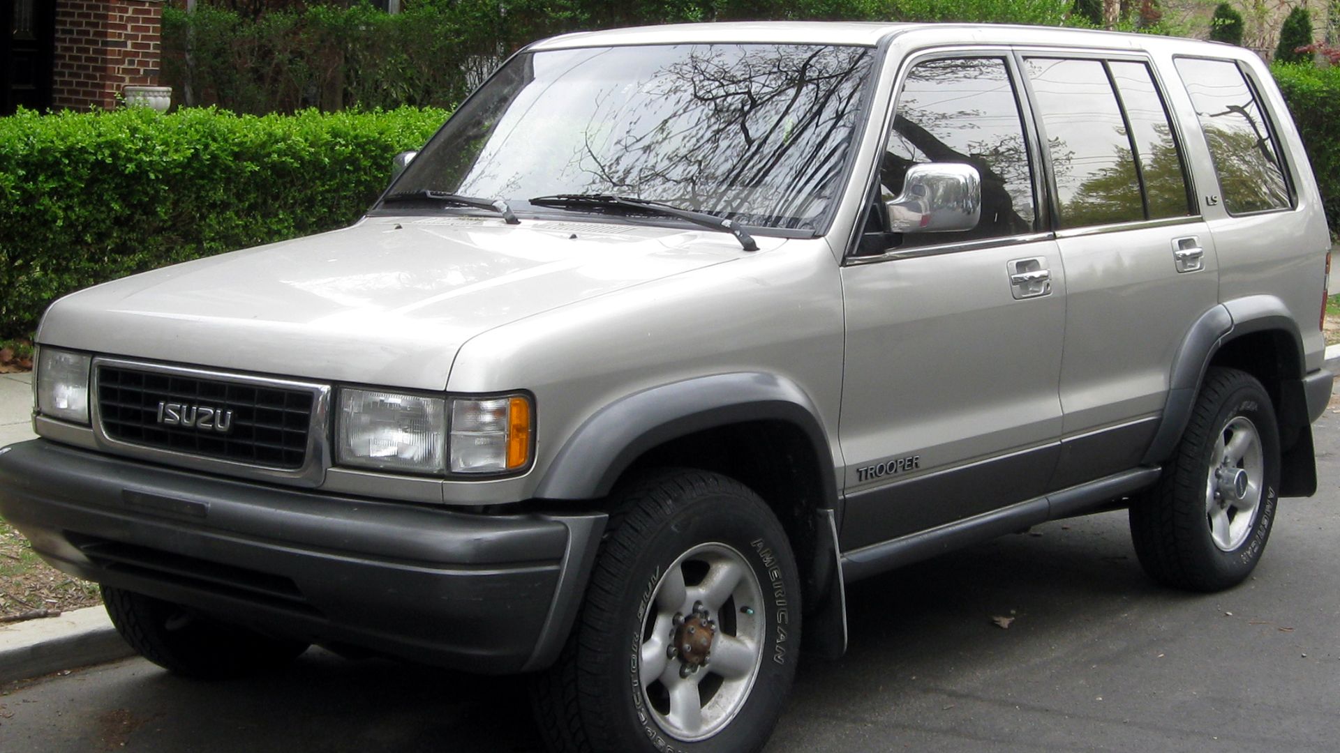 1992-1997 Isuzu Trooper photographed in Washington, D.C., USA.