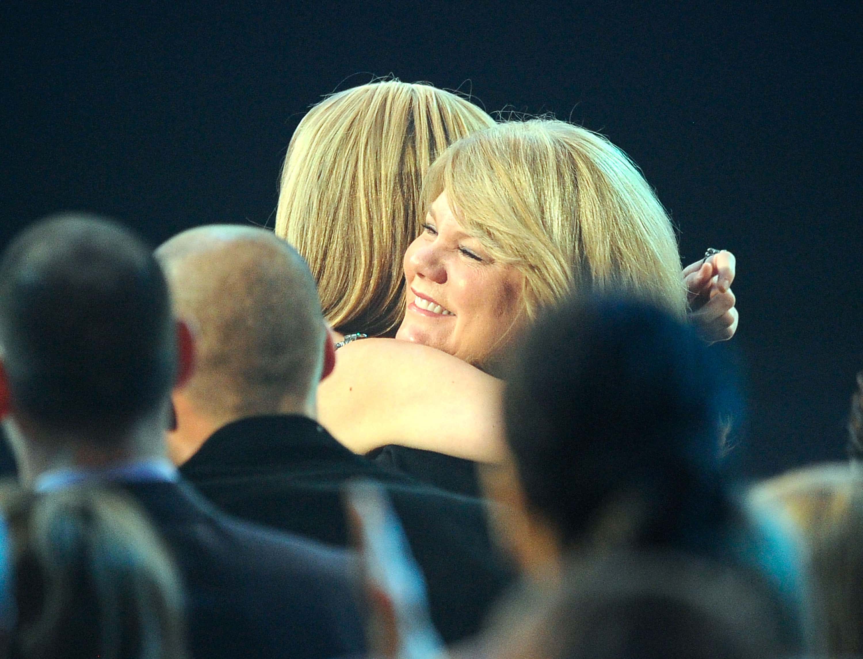  Singer Taylor Swift embraces her mother onstage during the American Music Awards at Nokia Theatre L.A