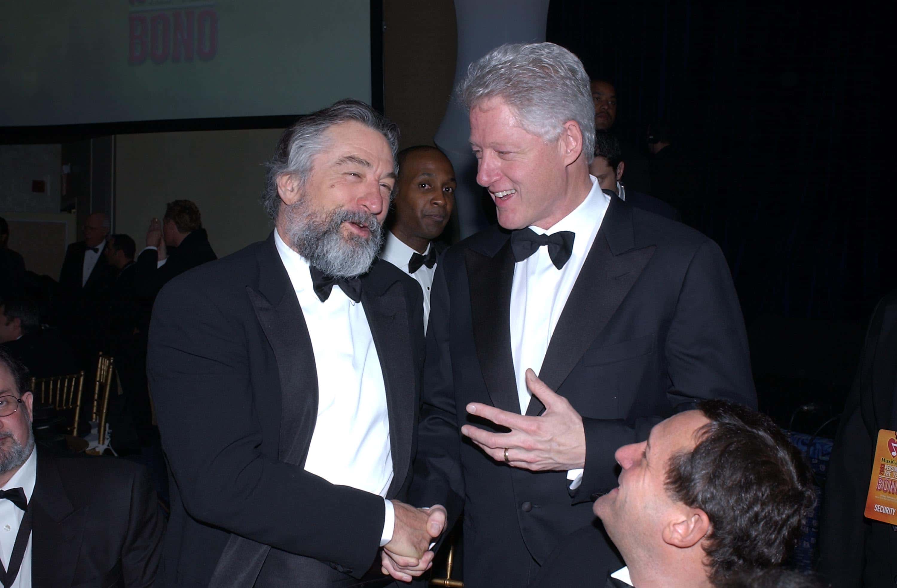 Bill Clinton speaks with Robert Deniro - 2003