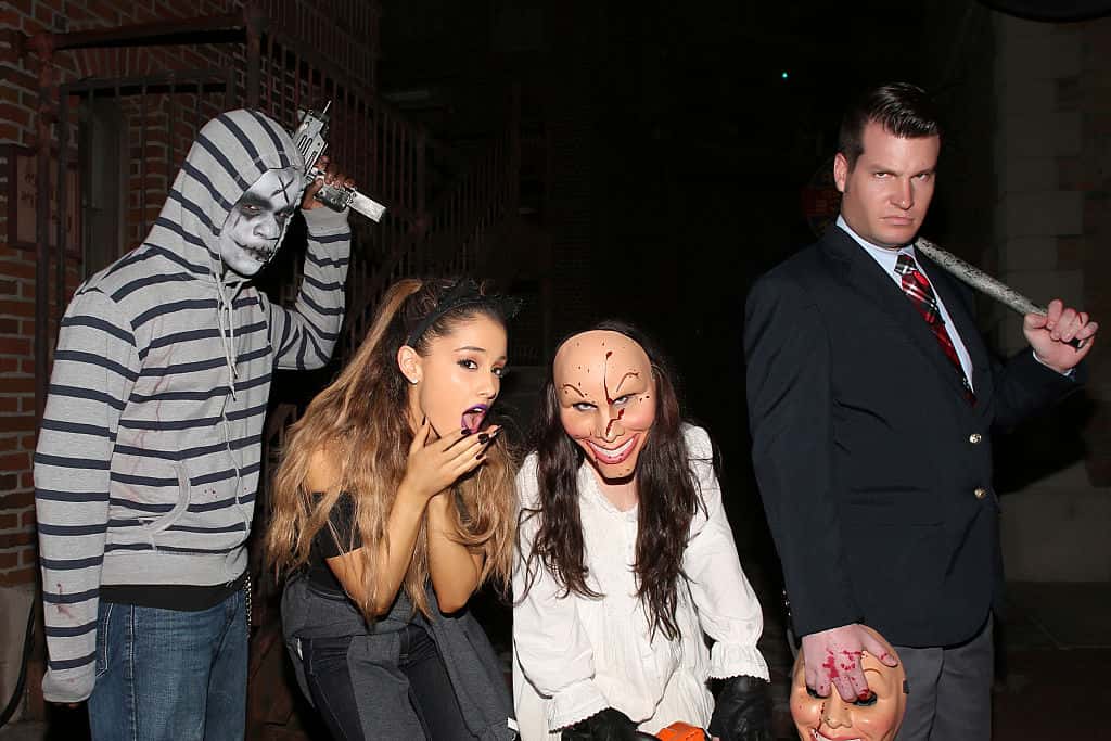  Ariana Grande bravely roamed the terrifying streets of Halloween Horror Nights 24 at Universal Orlando Resort