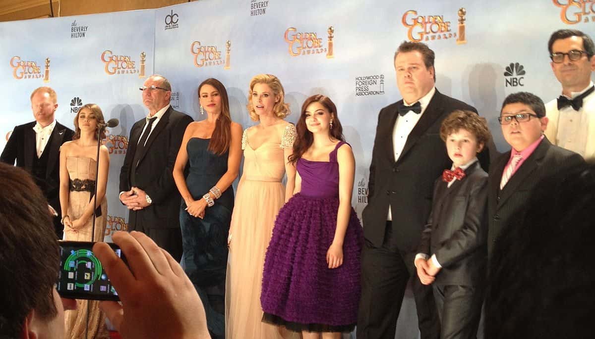 1200px-Modern_Family_Cast