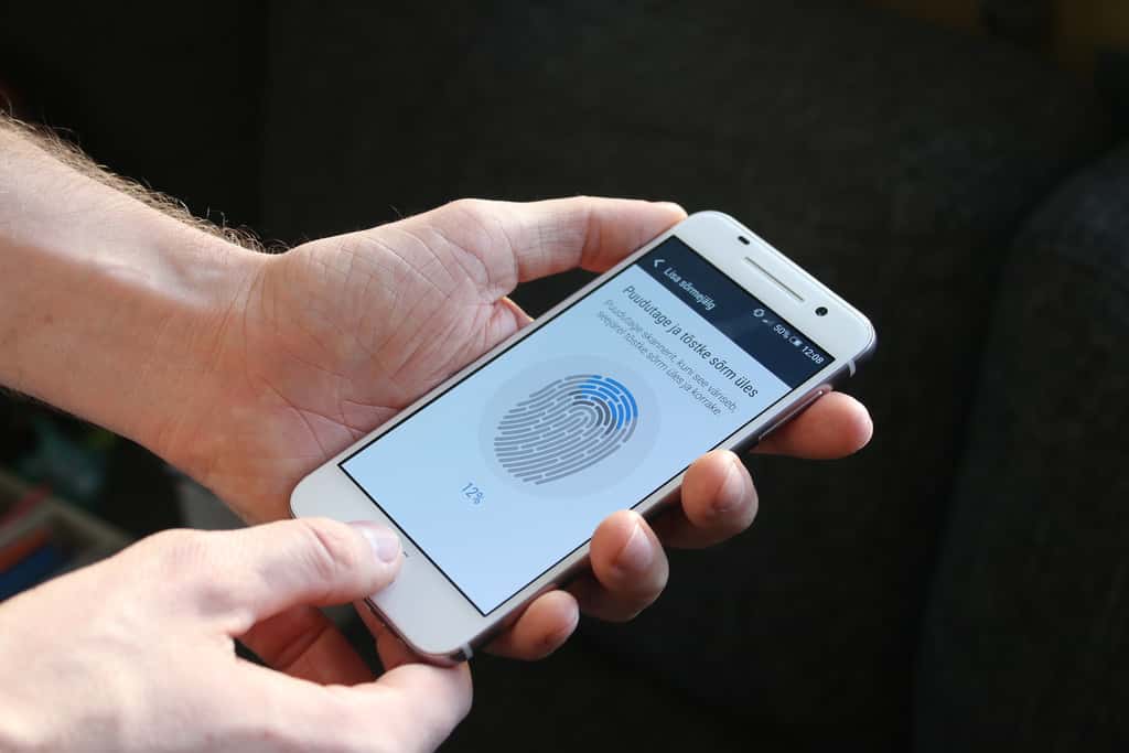 Android Smartphone fingerprint reader