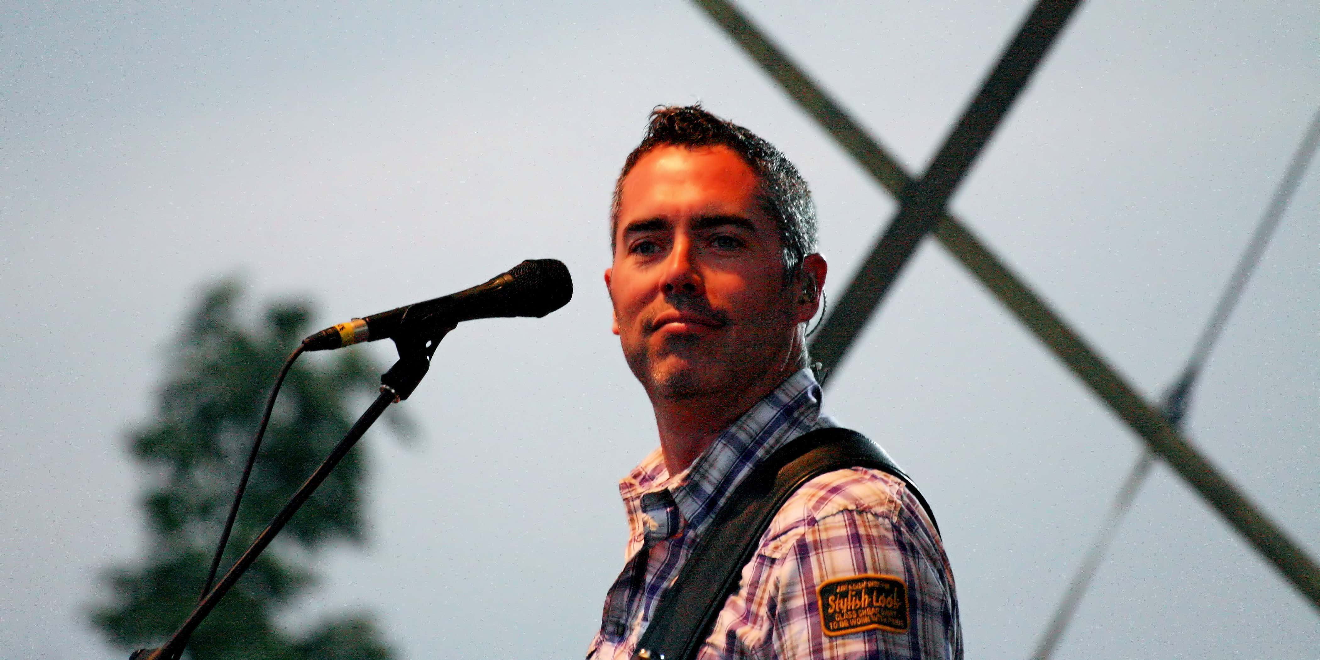 Ed Robertson preforming