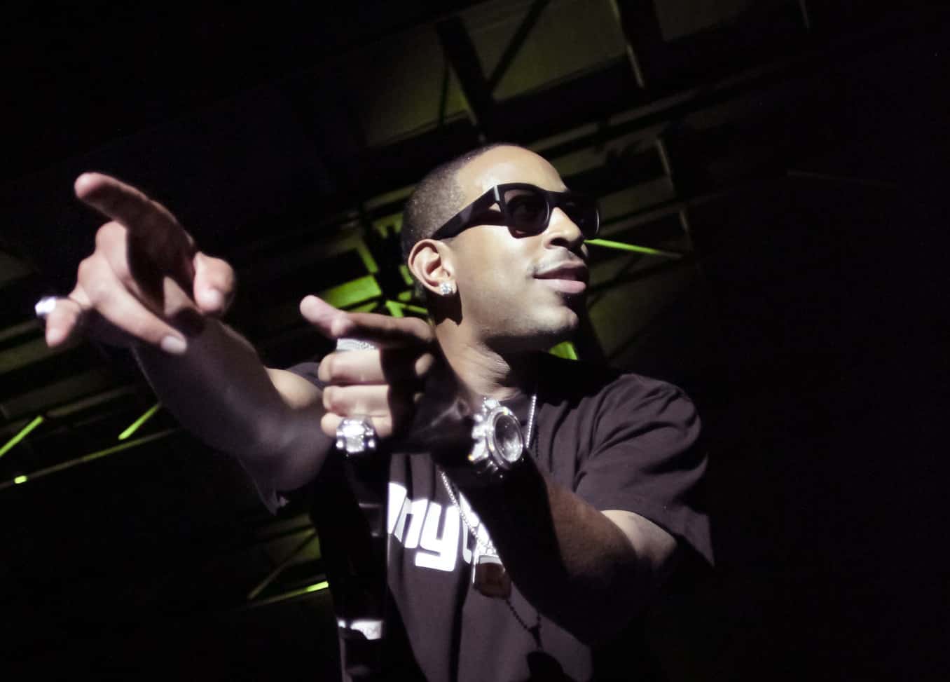 Ludacris on stage pointing a finger