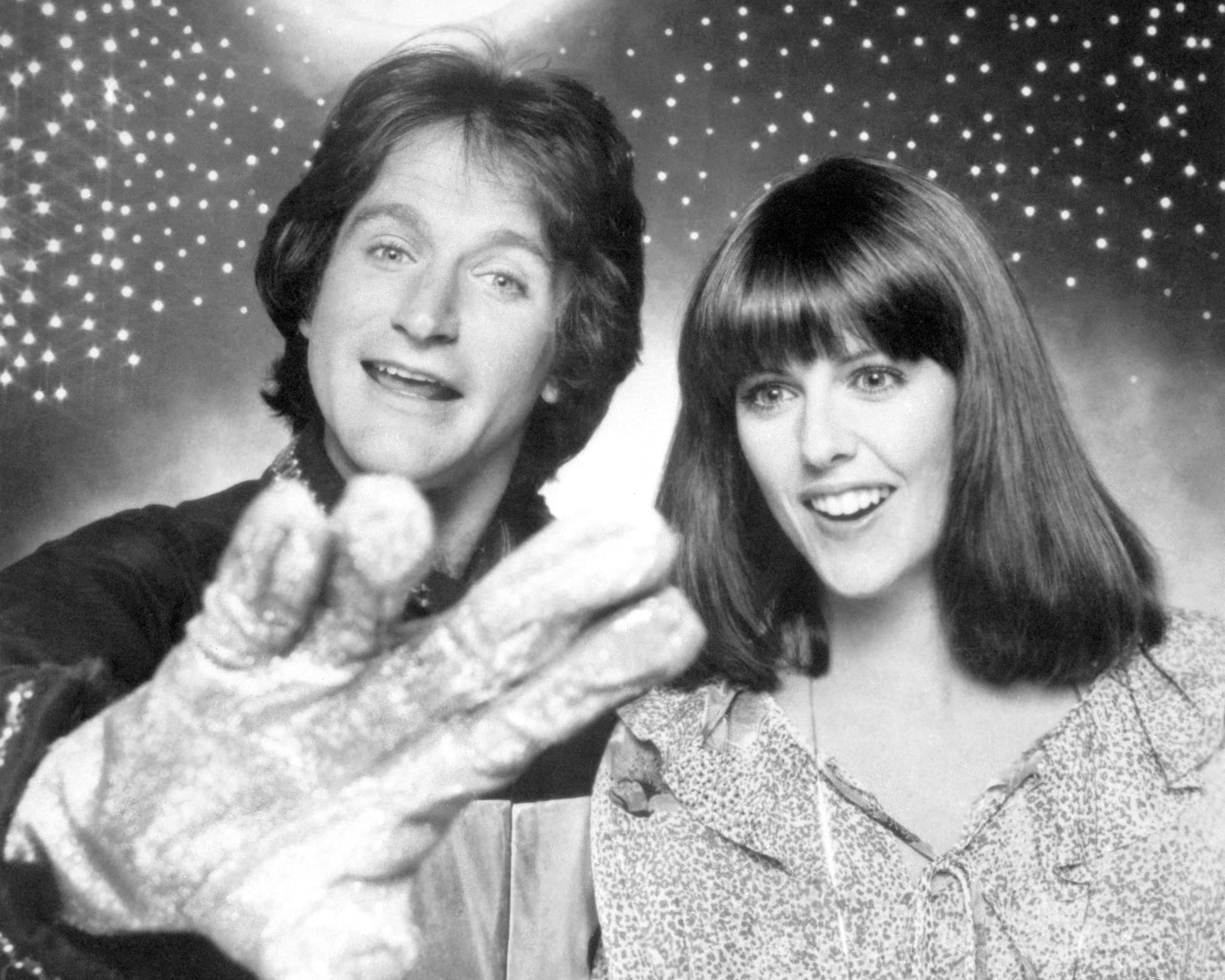 Robin Williams Displaying Hairy Hand