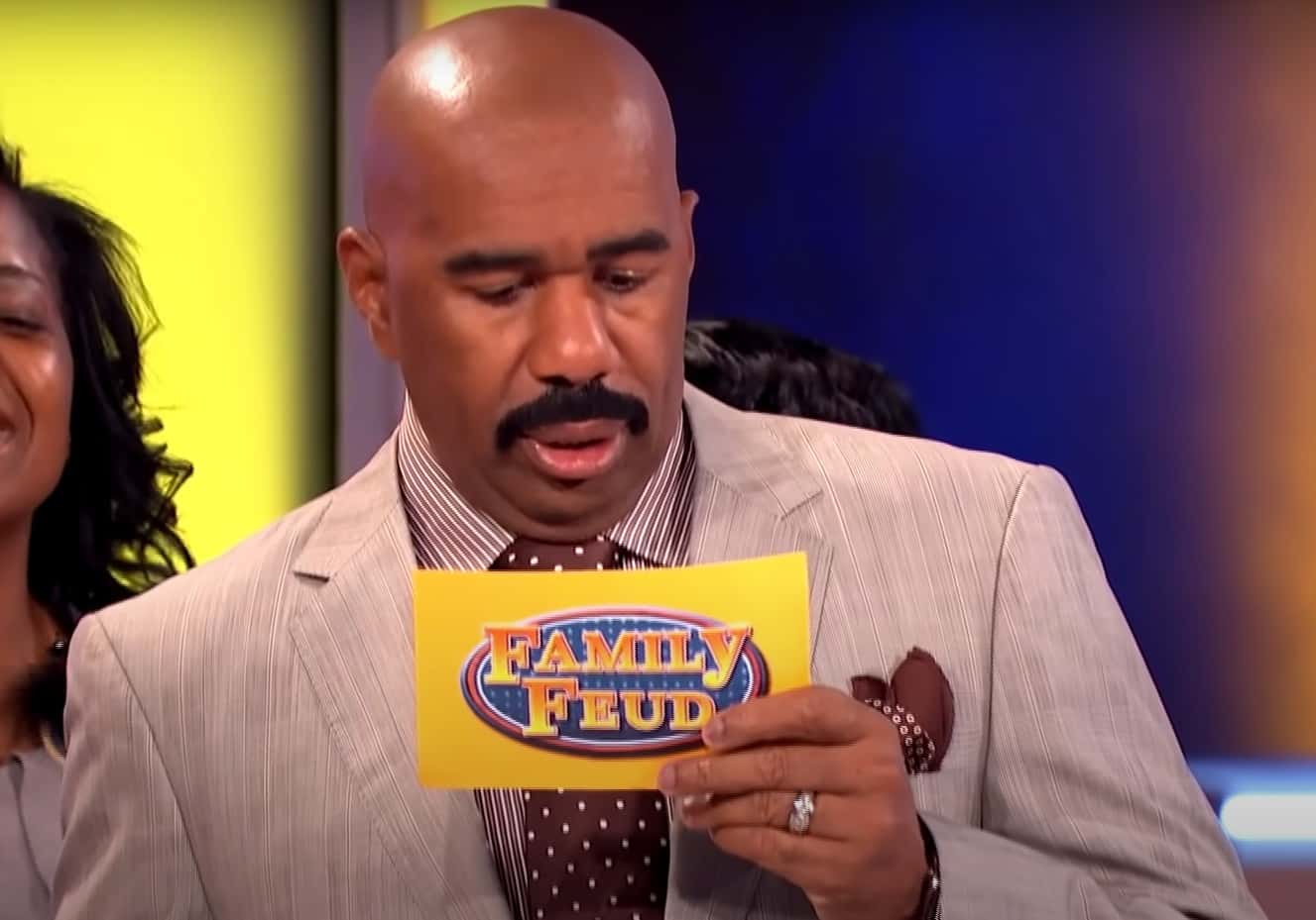 Screenshot of Steve Harvey with light suit - from Fremantle North America, Family Feud (1999-)
