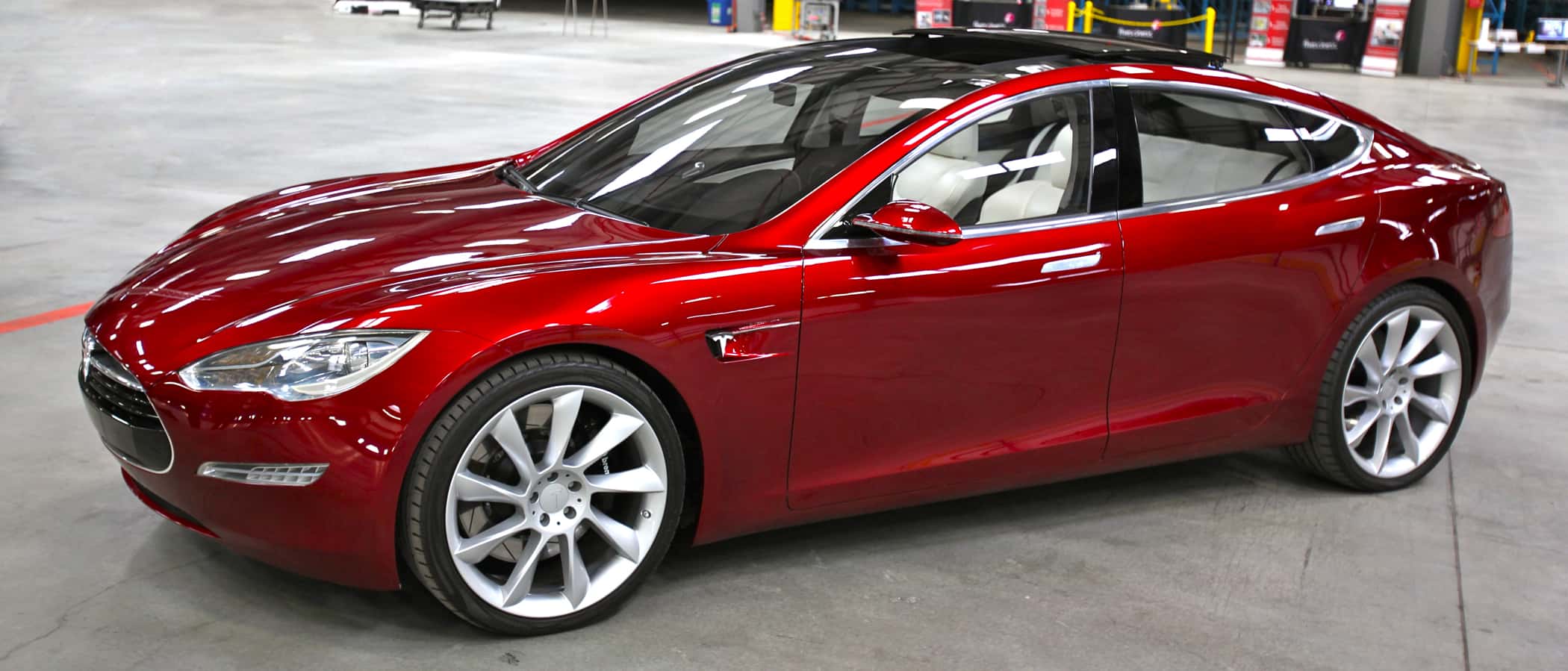 Tesla Model S - red