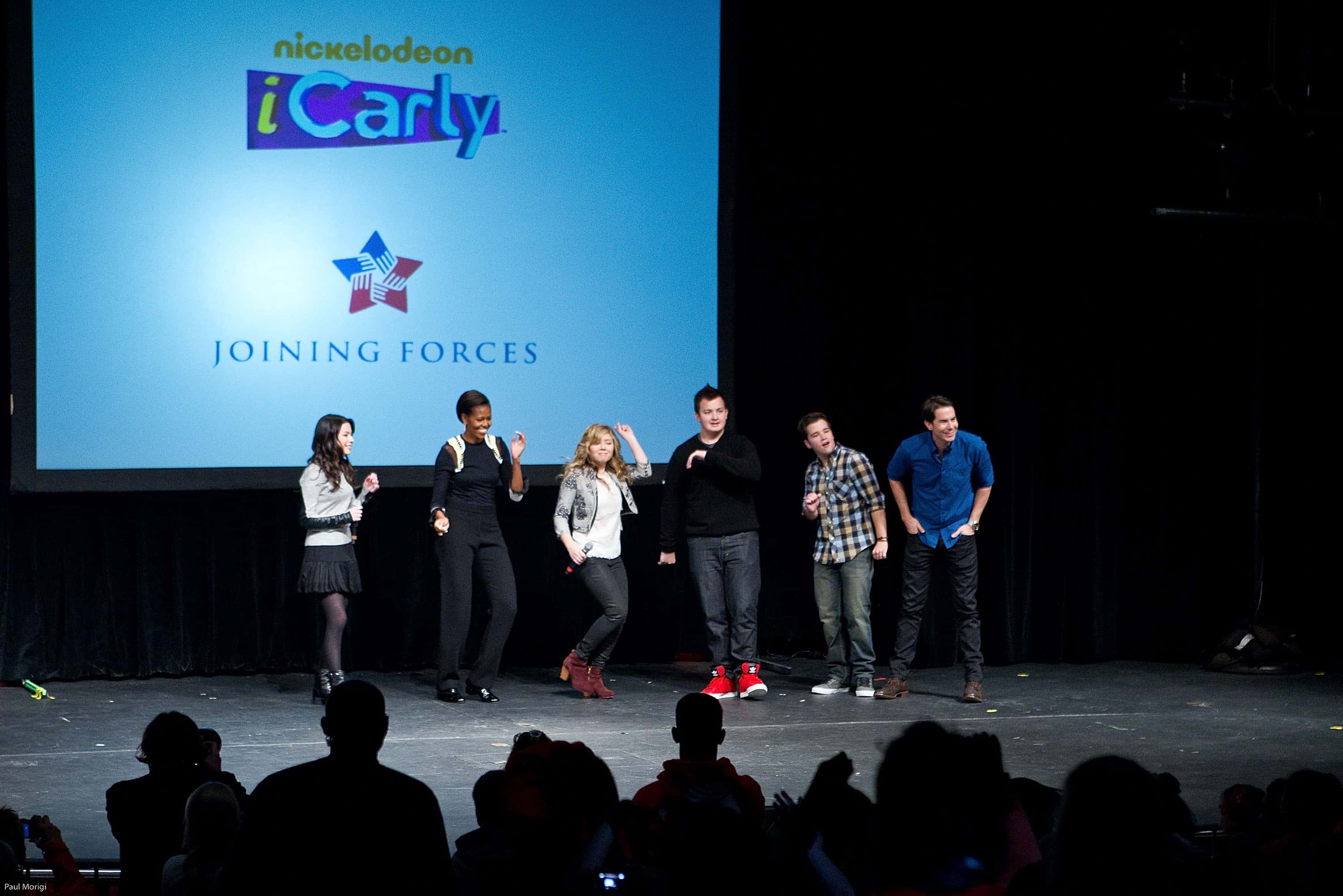 First Lady Michelle Obama (2nd L) dances on stage with iCarly cast members - 2012
