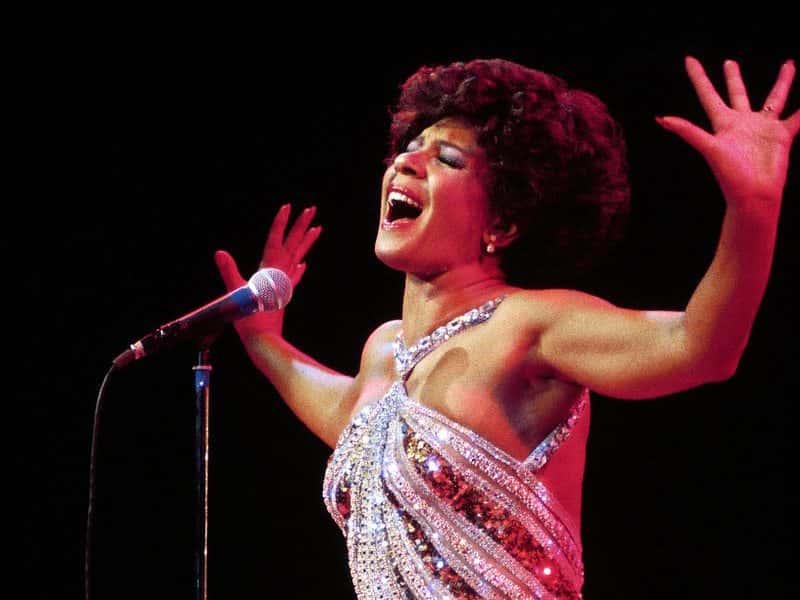 Shirley Bassey Singing