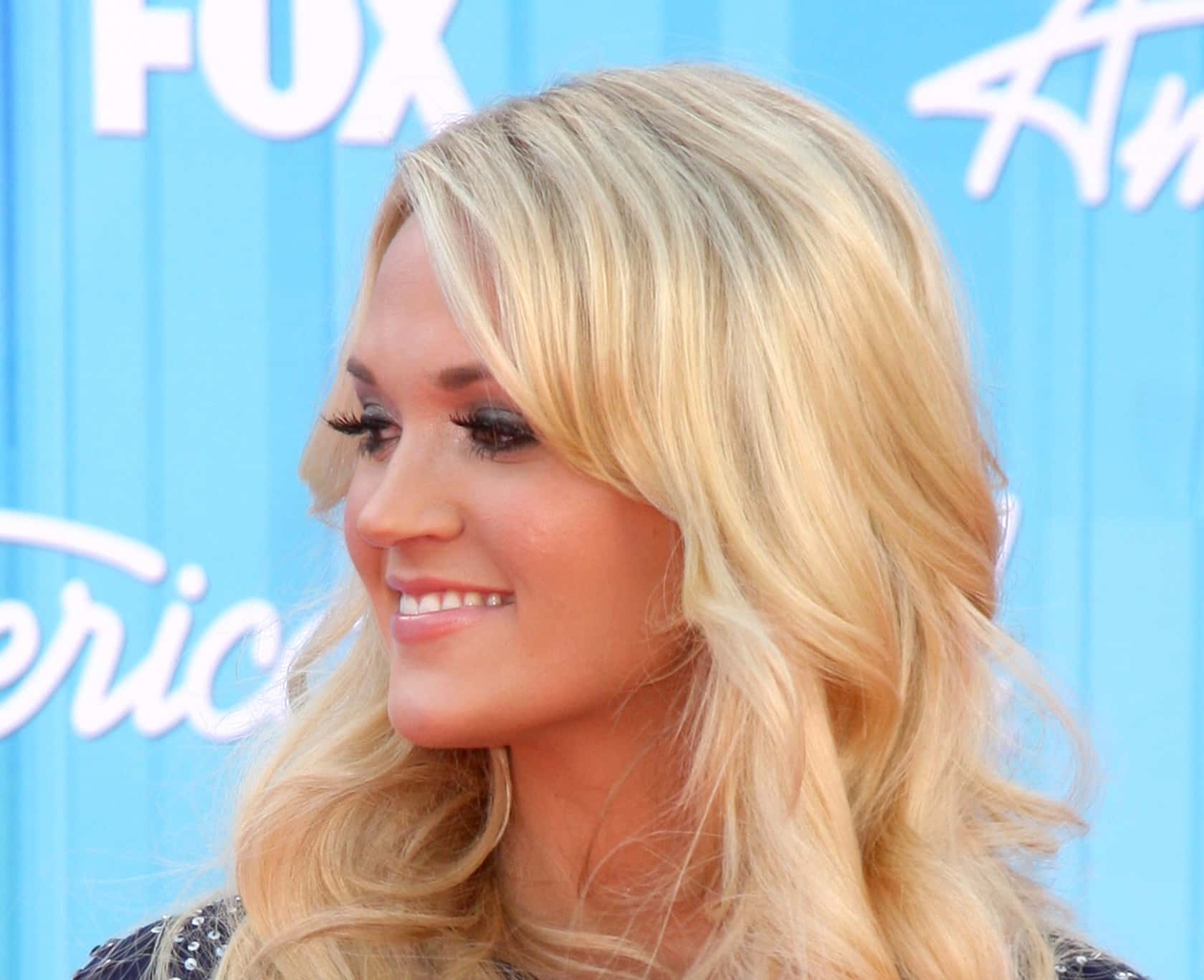 Carrie Underwood posing for a photo