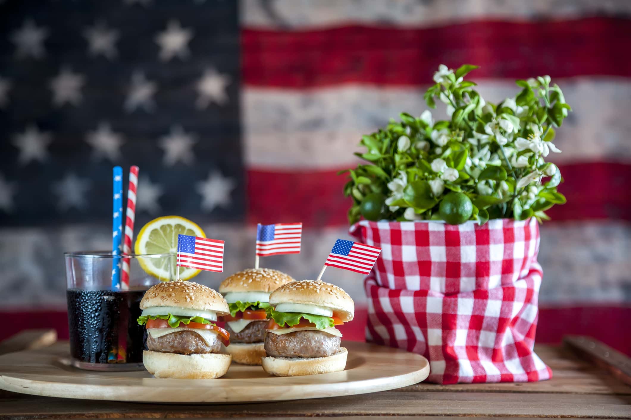 4th July, cheeseburgers & background American flag.