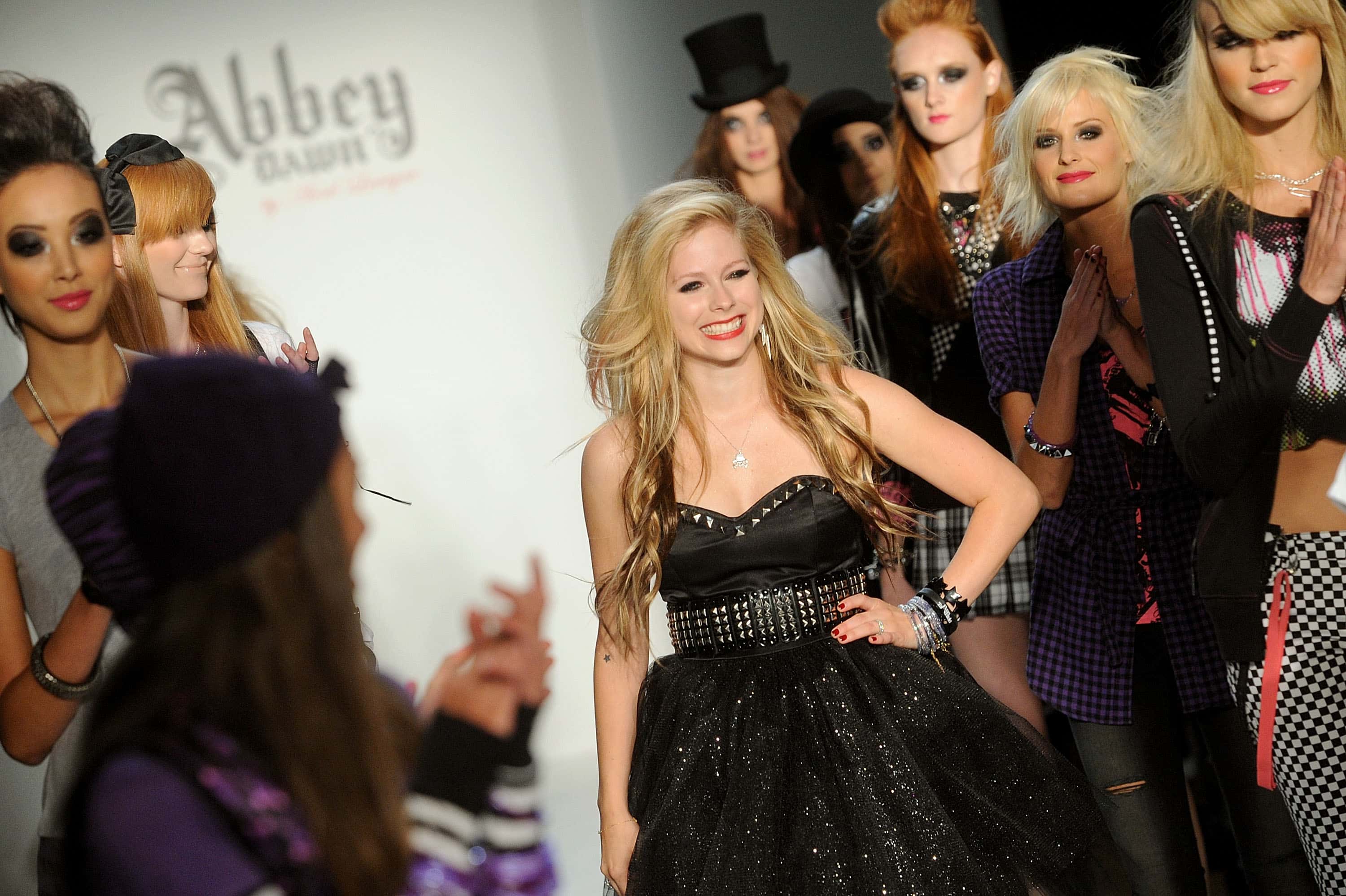 Avril Lavigne Covers Kelly Clarkson's Breakaway for Let Go Re-Release