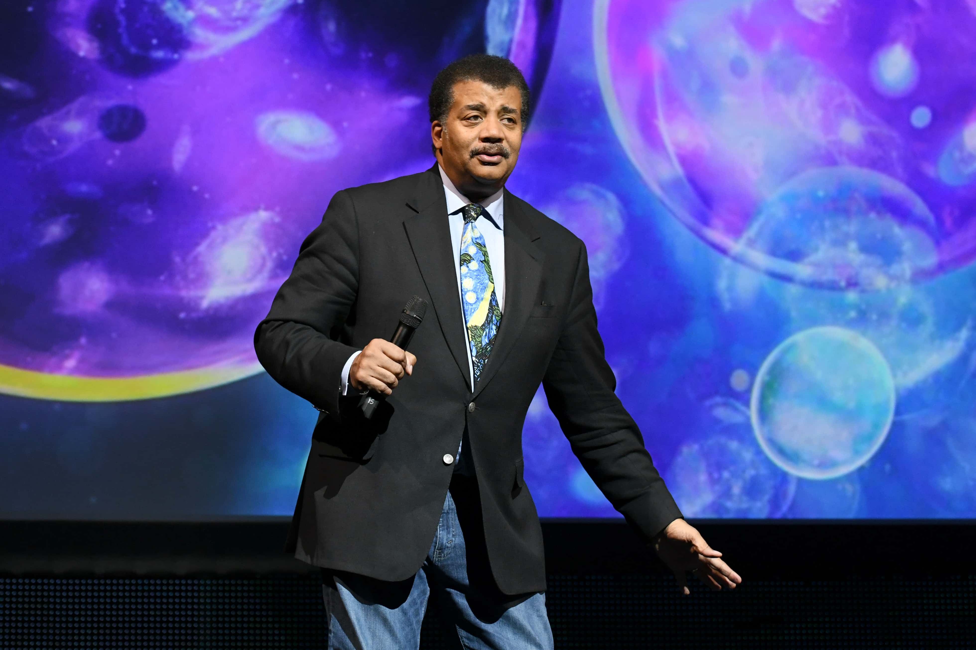 Neil deGrasse Tyson speaking onstage.