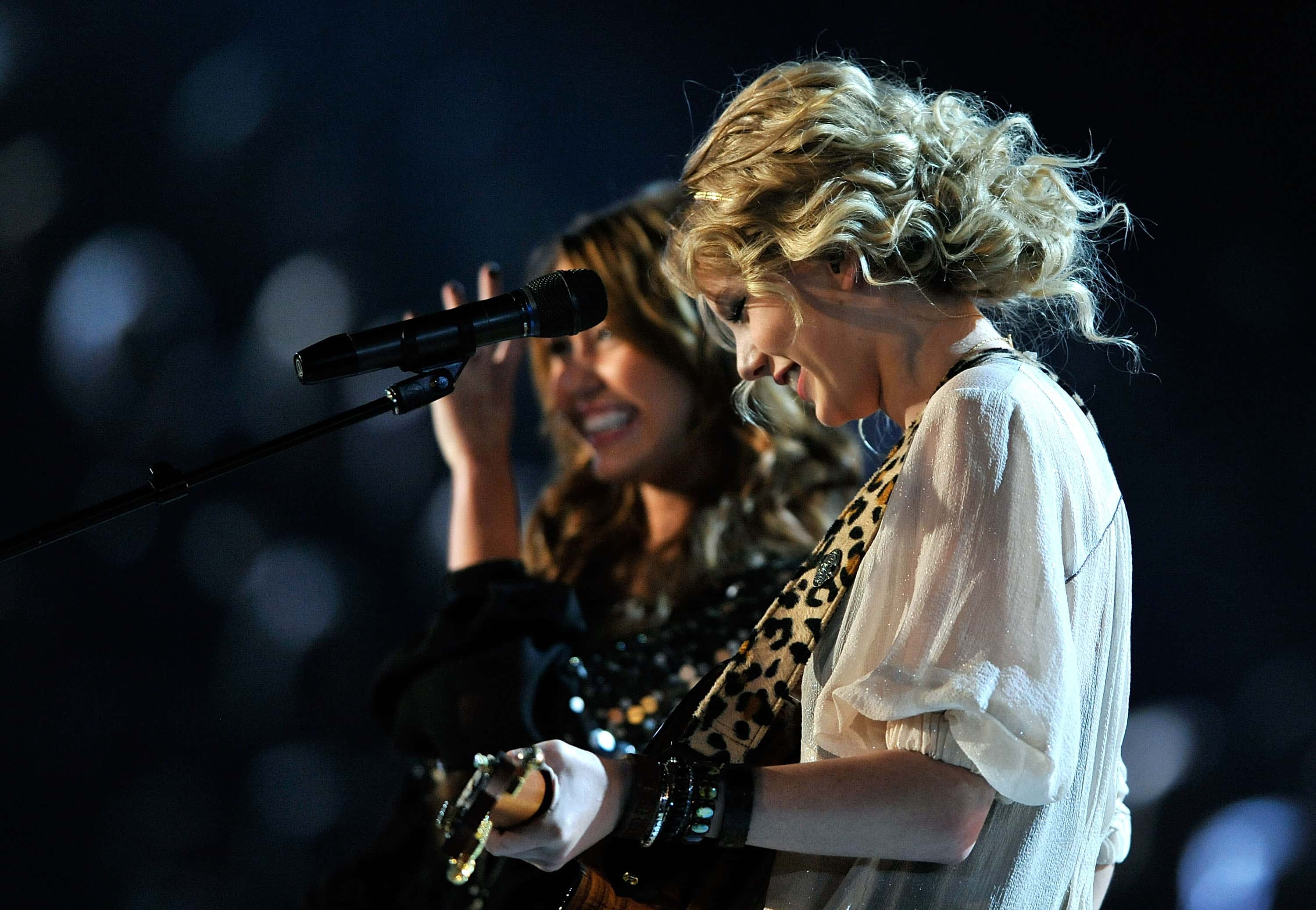 Musicians Miley Cyrus (L) and Taylor Swift