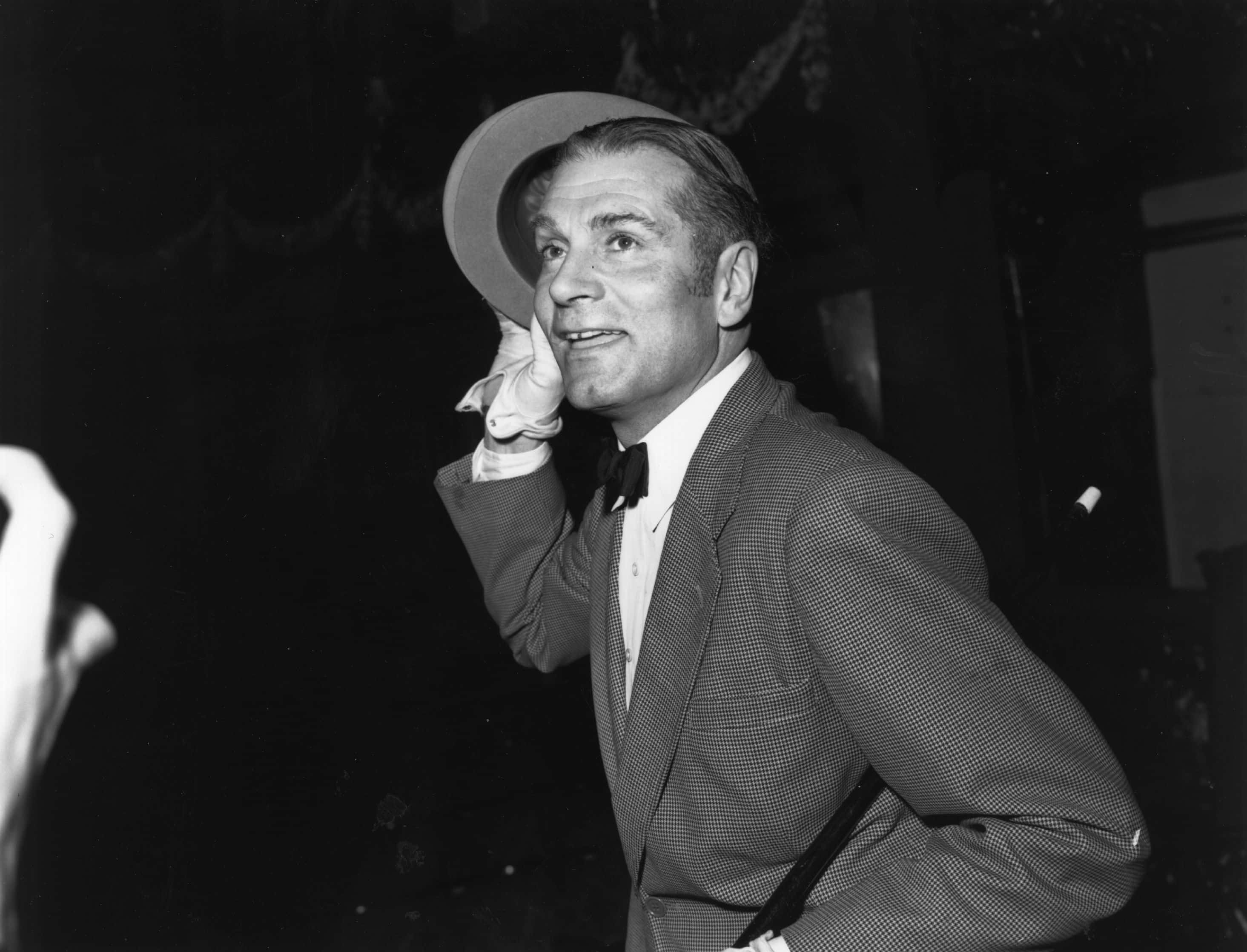 Laurence Olivier (1907 - 1989) rehearses his role of Archie Rice