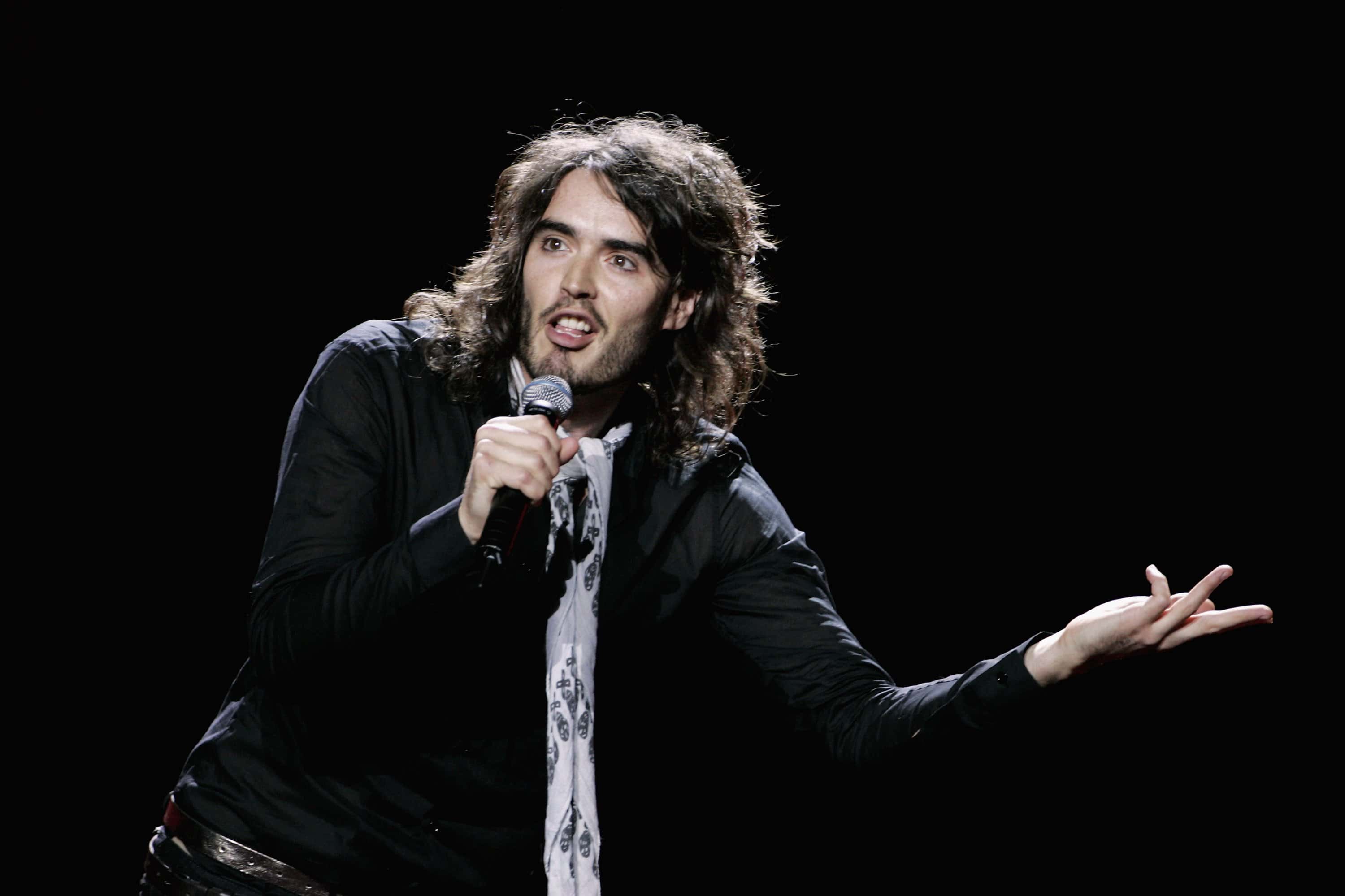 GettyImages-57192973 Russell Brand with microphone