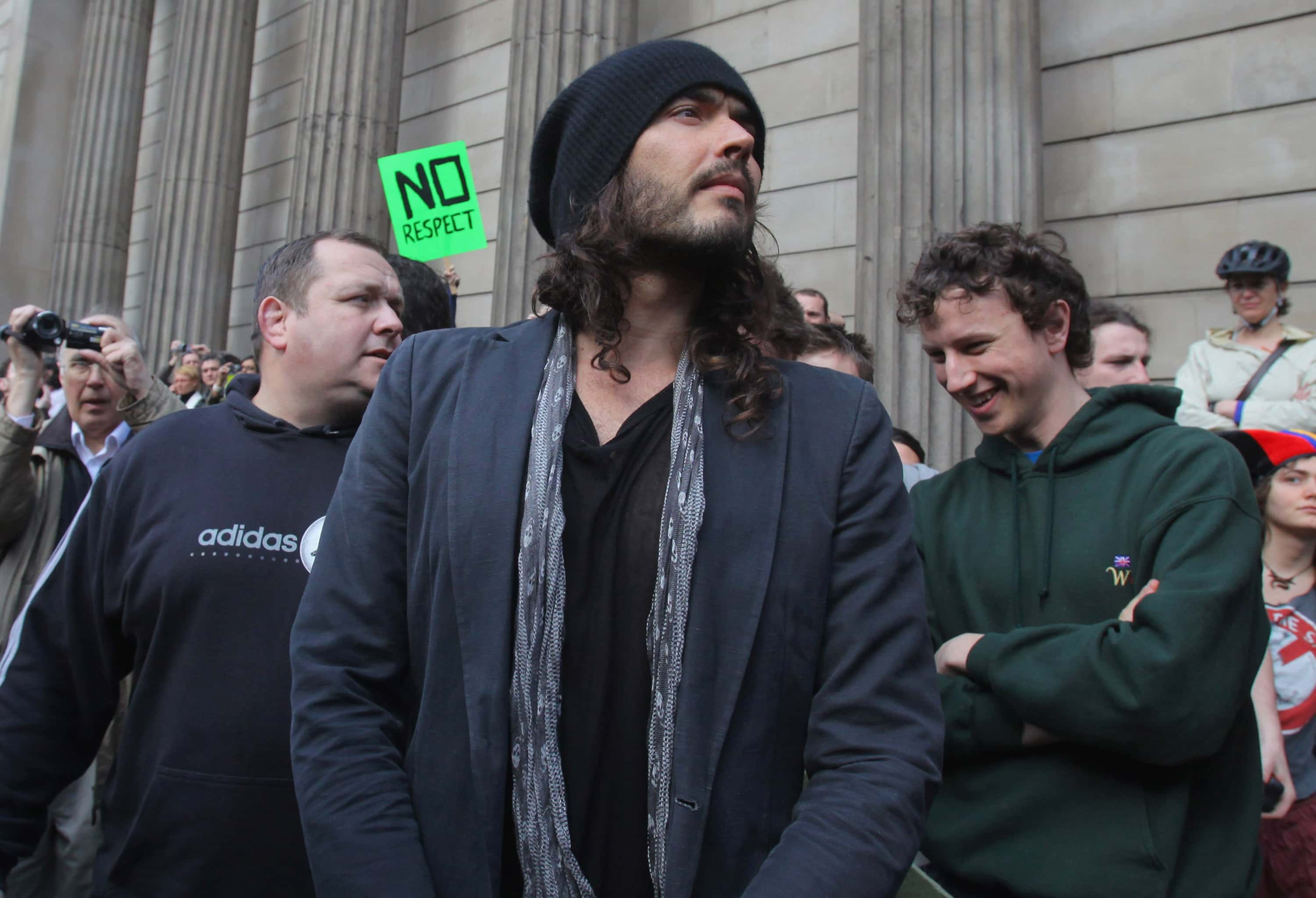 GettyImages-85747107   Russell Brand in a crowd