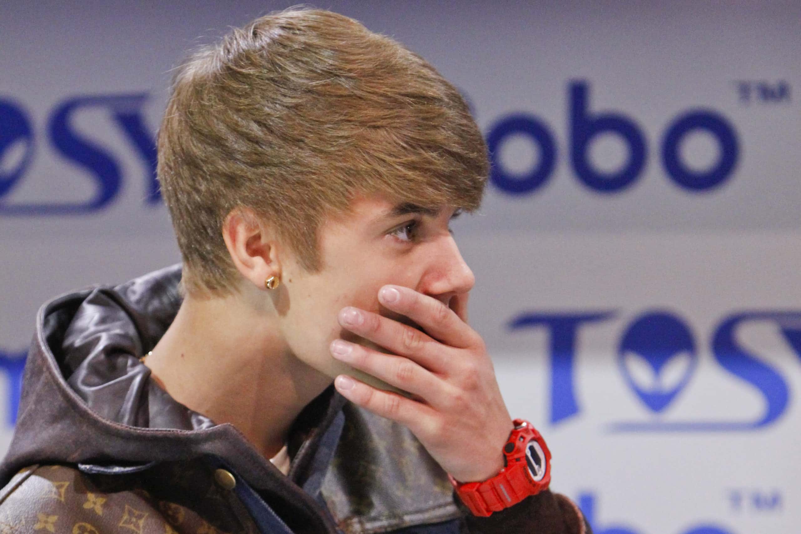 Justin Bieber makes an appearance at the mRobo booth