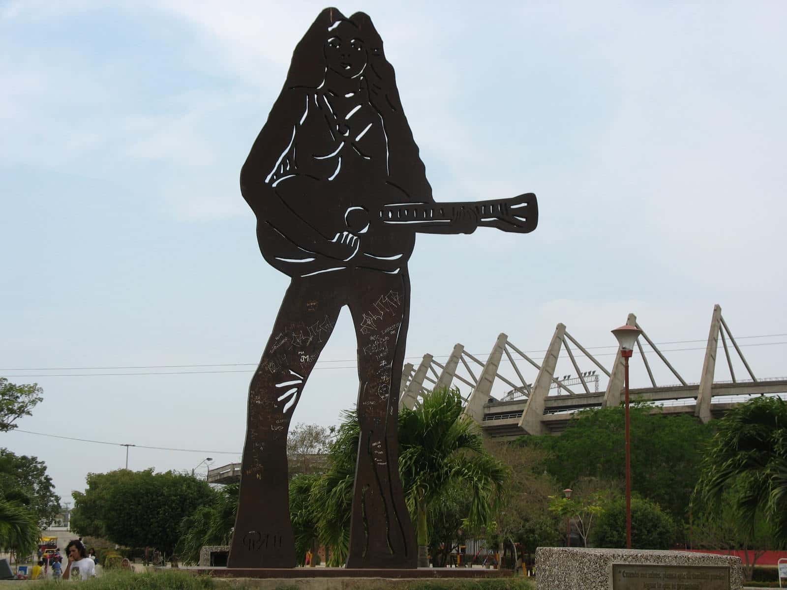 shakira statue
