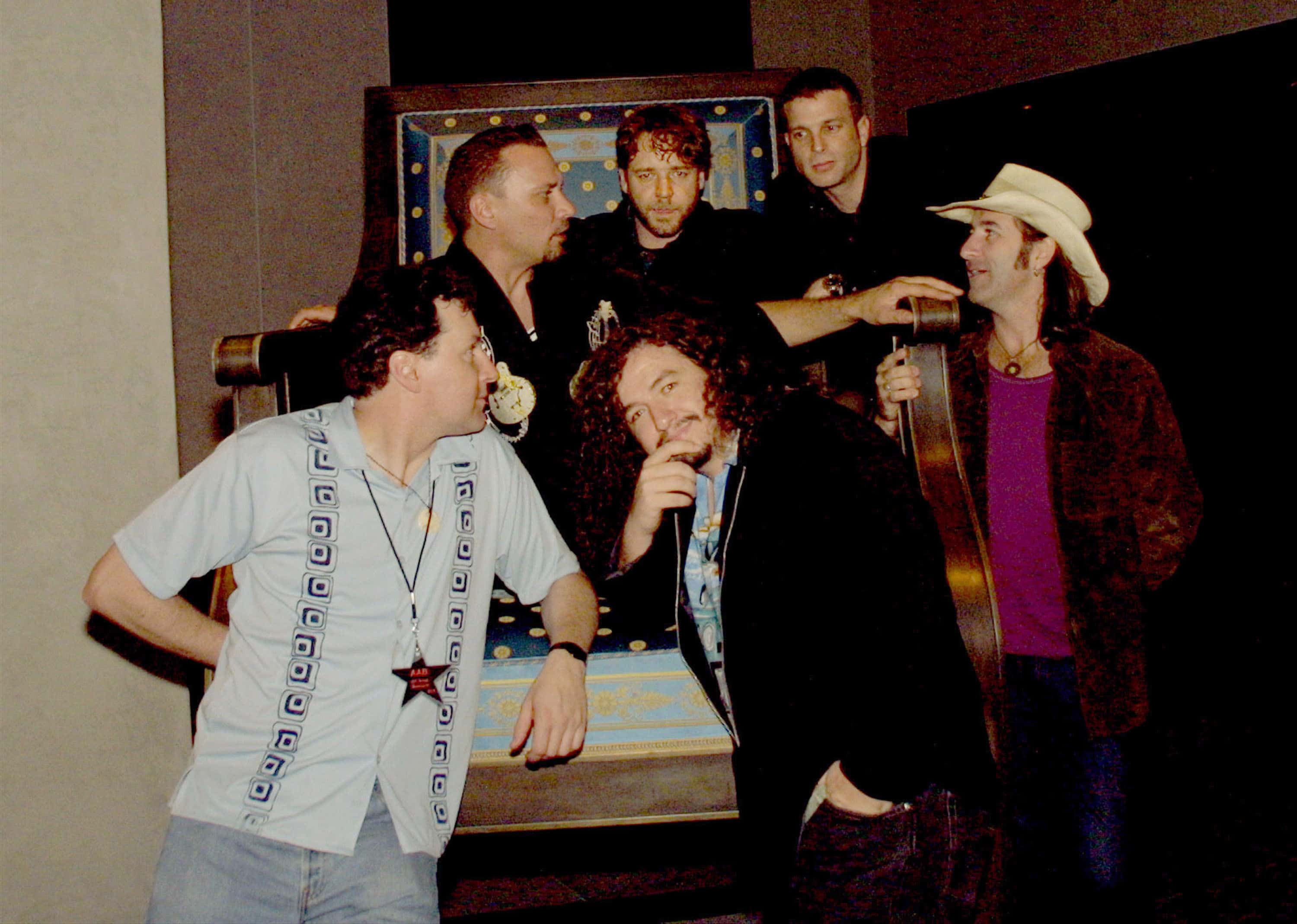  Russell Crowe's Band 30 Odd Foot Of Grunts