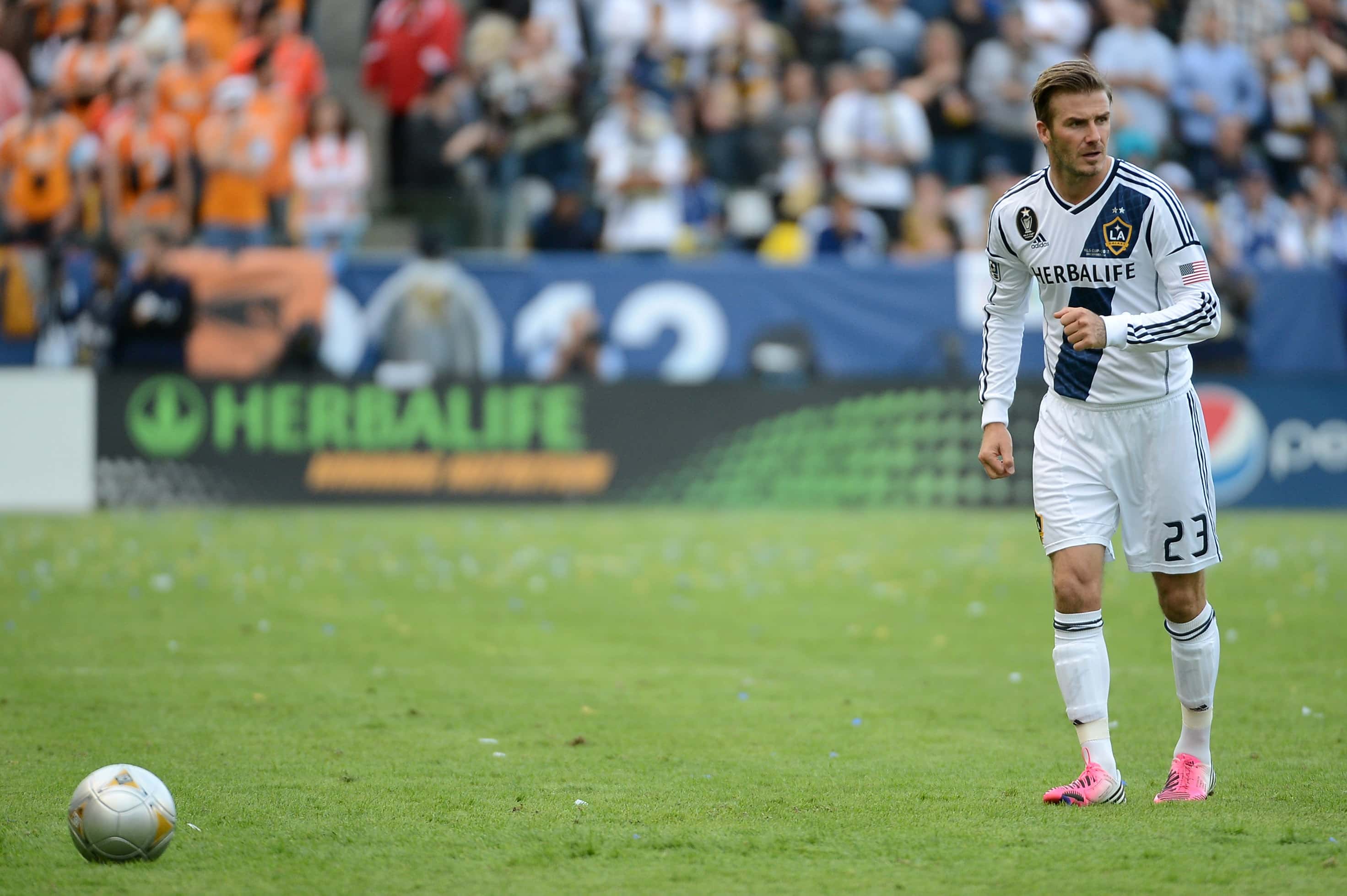 David Beckham #23 of Los Angeles Galaxy has a free kick