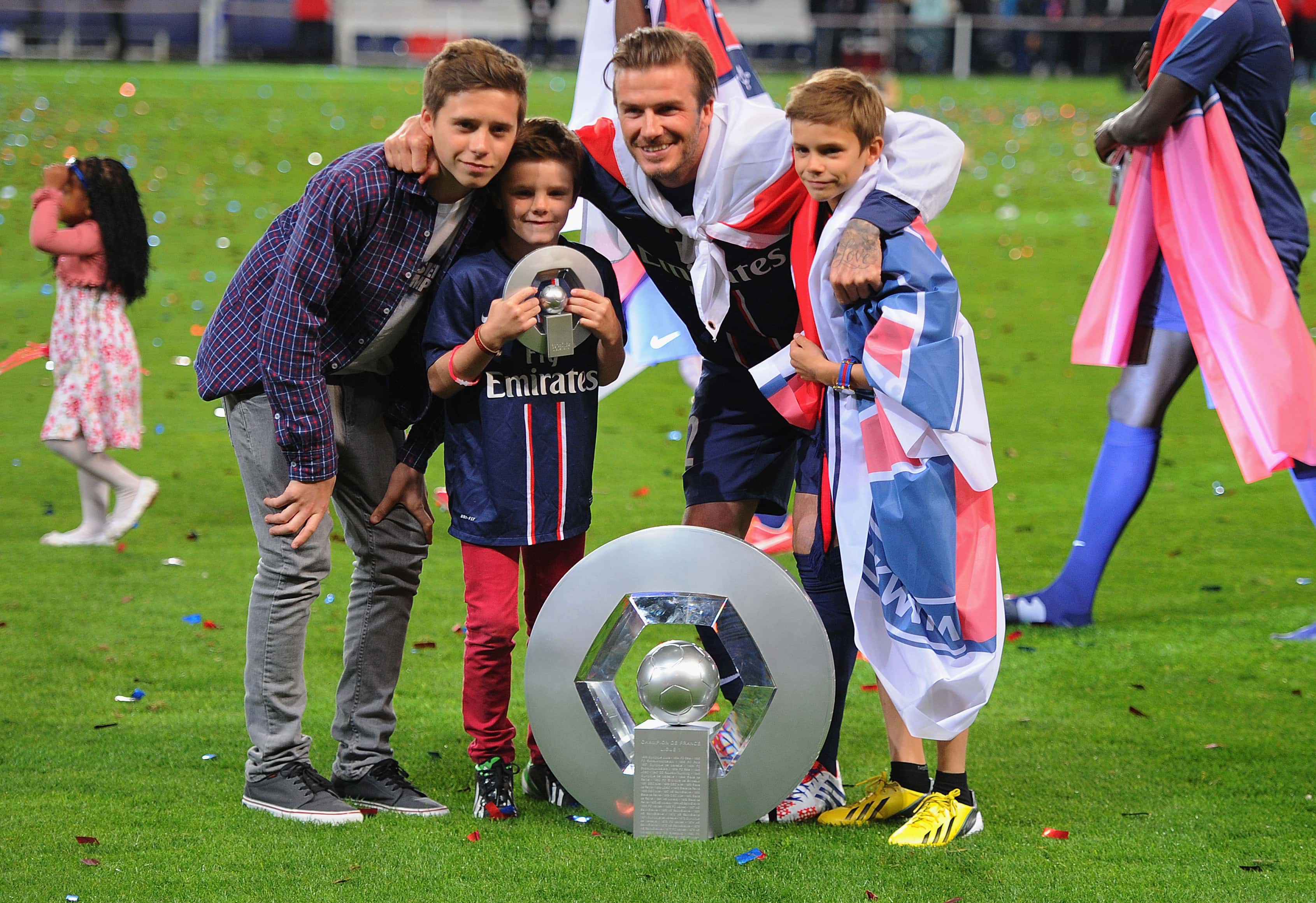 David Beckham poses wih the Ligue 1 trophy and his sons, Brooklyn, Romeo and Cruz