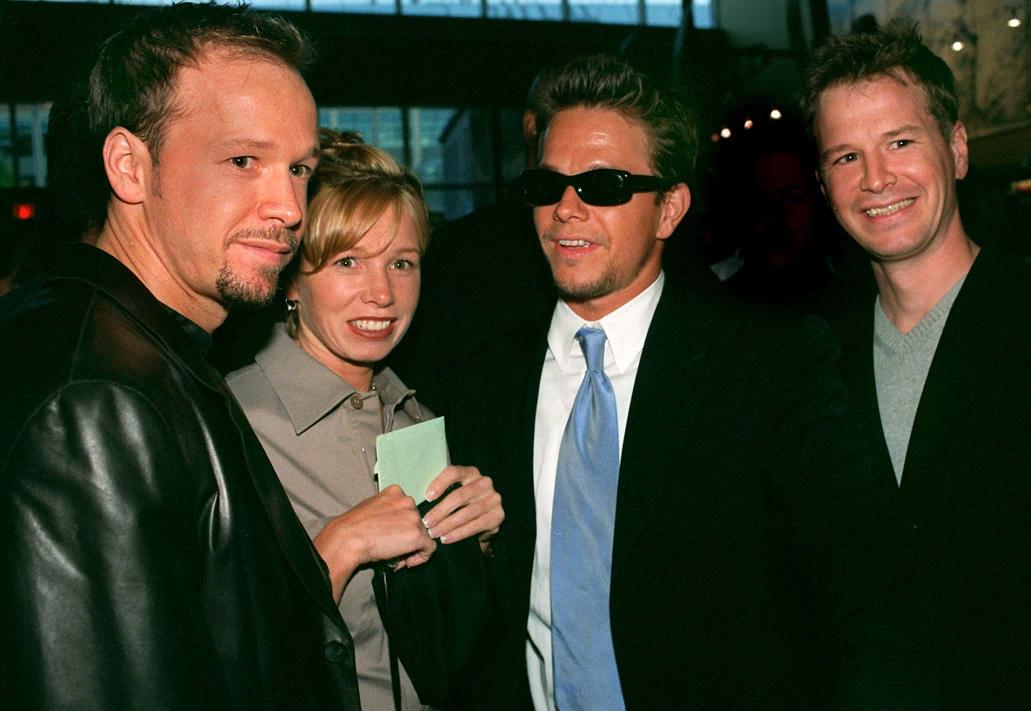 Donnie Wahlberg with his sister, Tracy, and brothers Mark Wahlberg and Bob Wahlberg at the opening of the movie, 