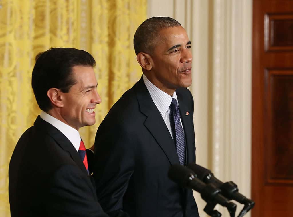 U.S. President Barack Obama (R) stands with Mexican President Enrique Pena Nieto