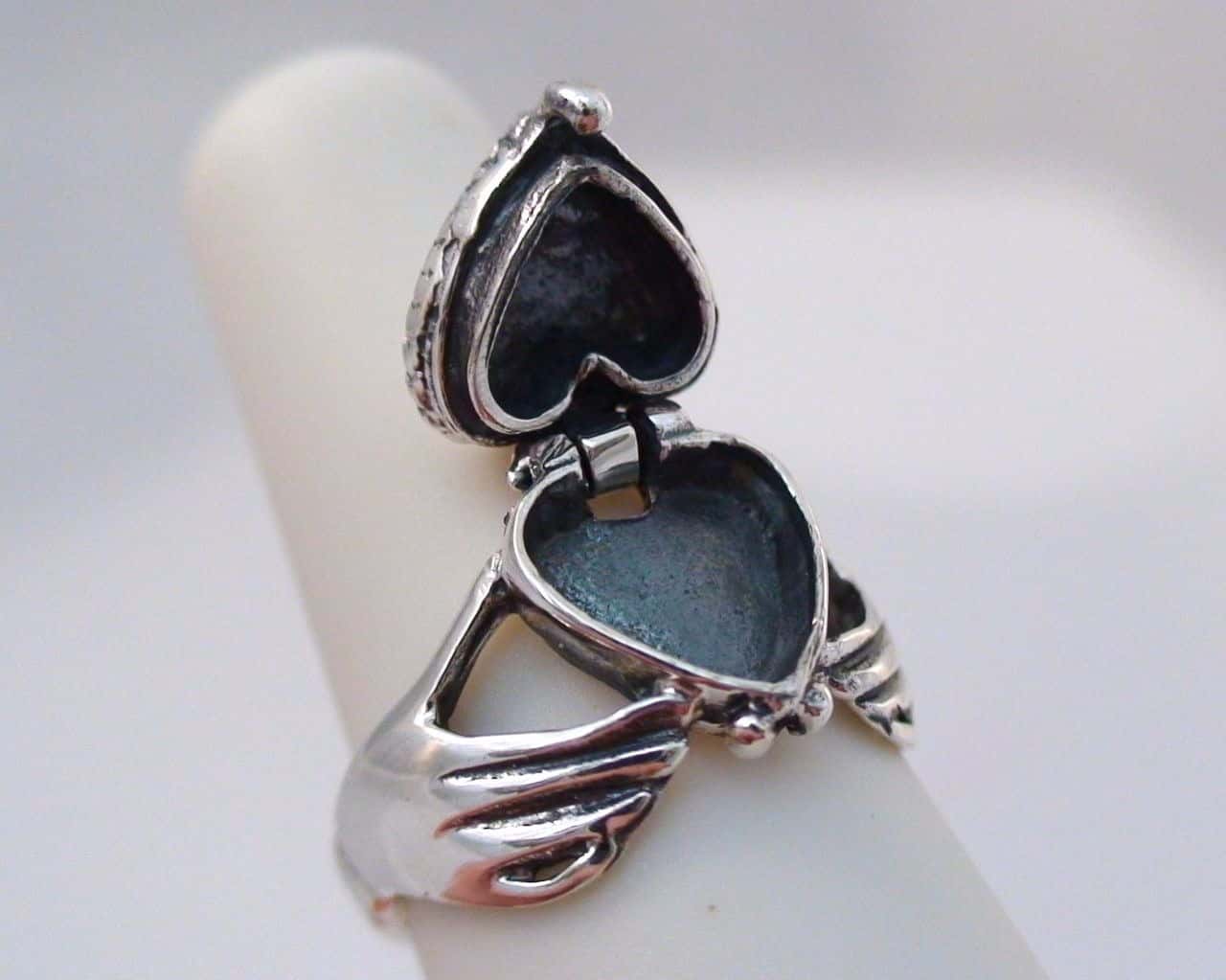 Poisonous Plots Facts