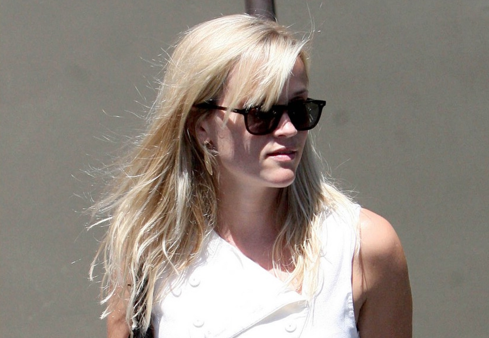 Reese Witherspoon wearing sunglasses
