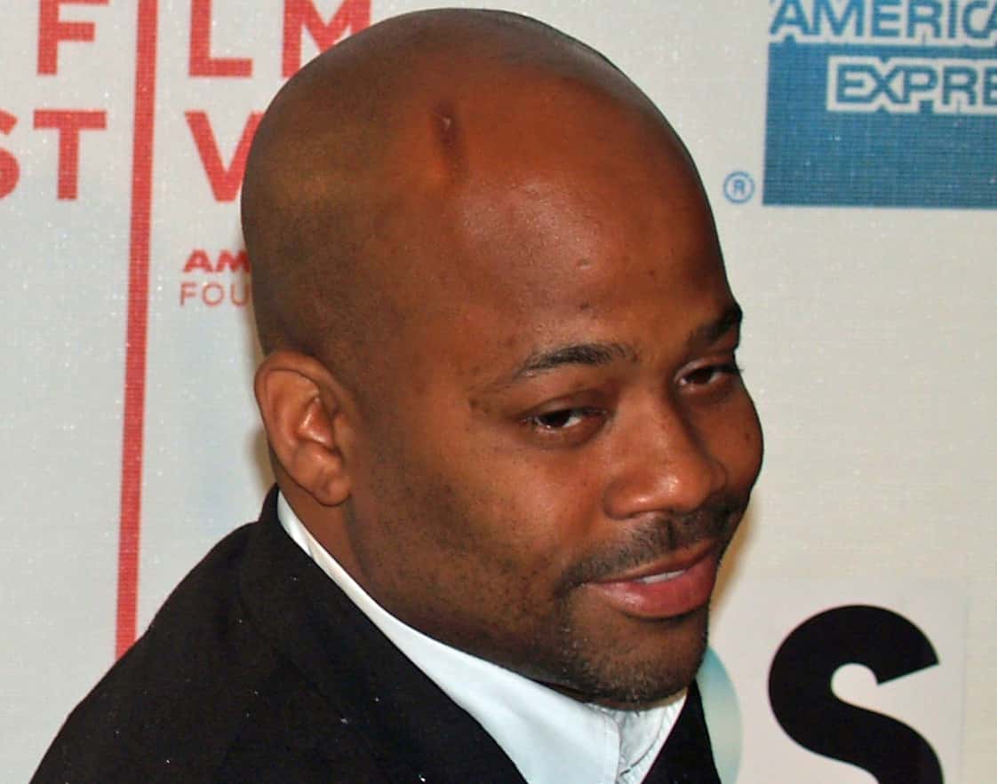 Damon Dash posing for a photo